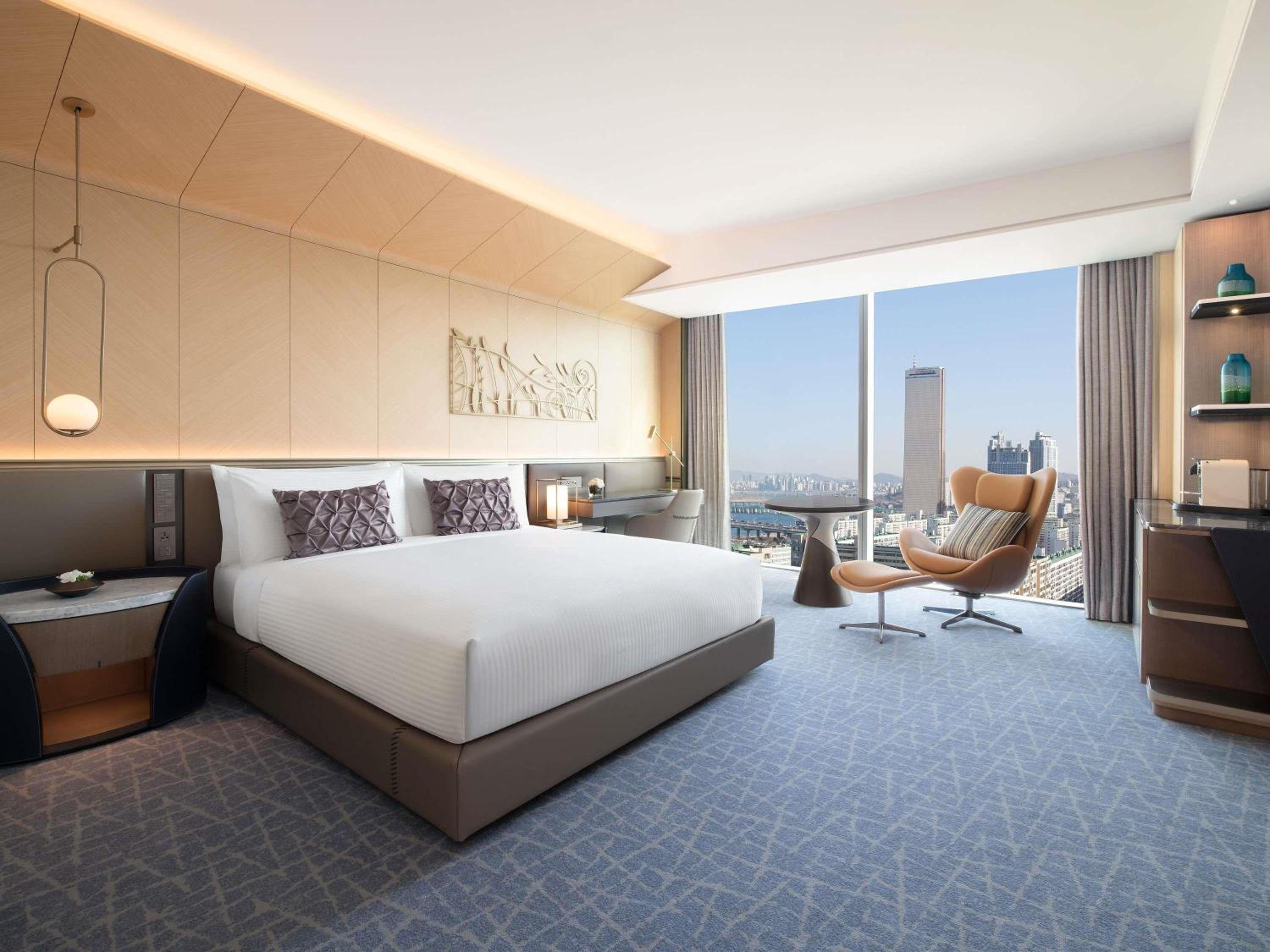 Deluxe King Room with Panorama View - Photo 1