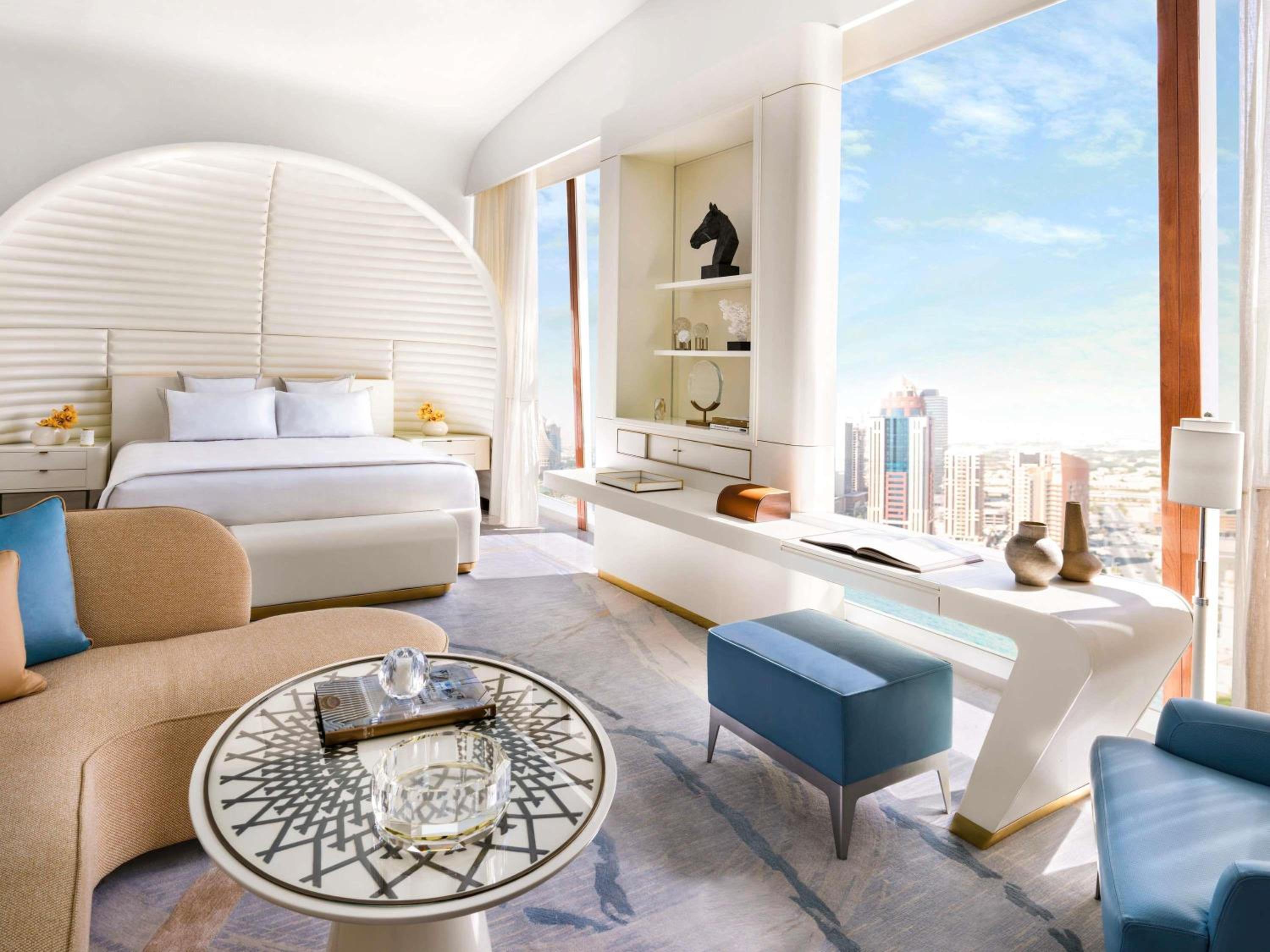 Junior Suite with Balcony and City View - Photo 3