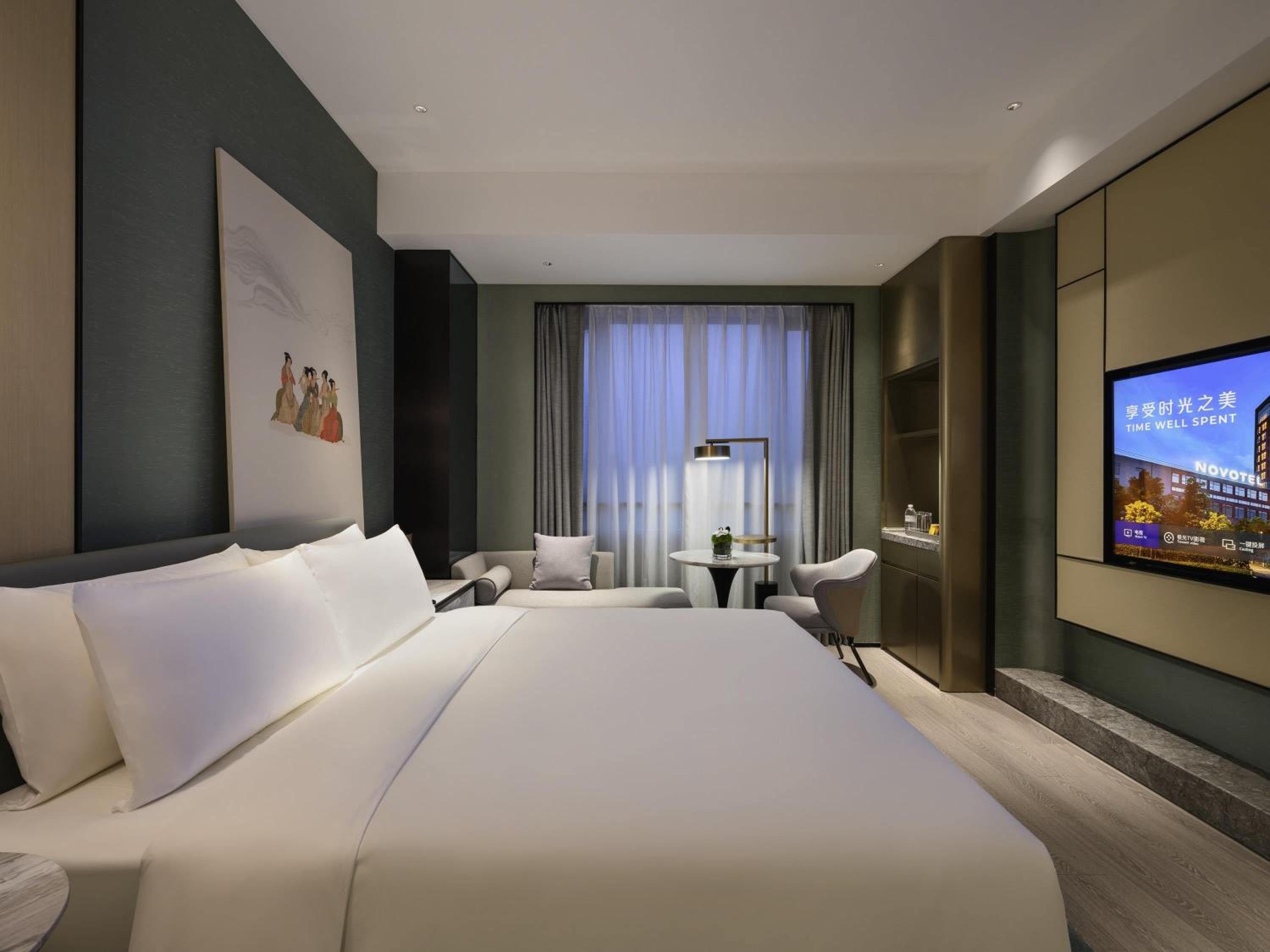 Hollywood Room