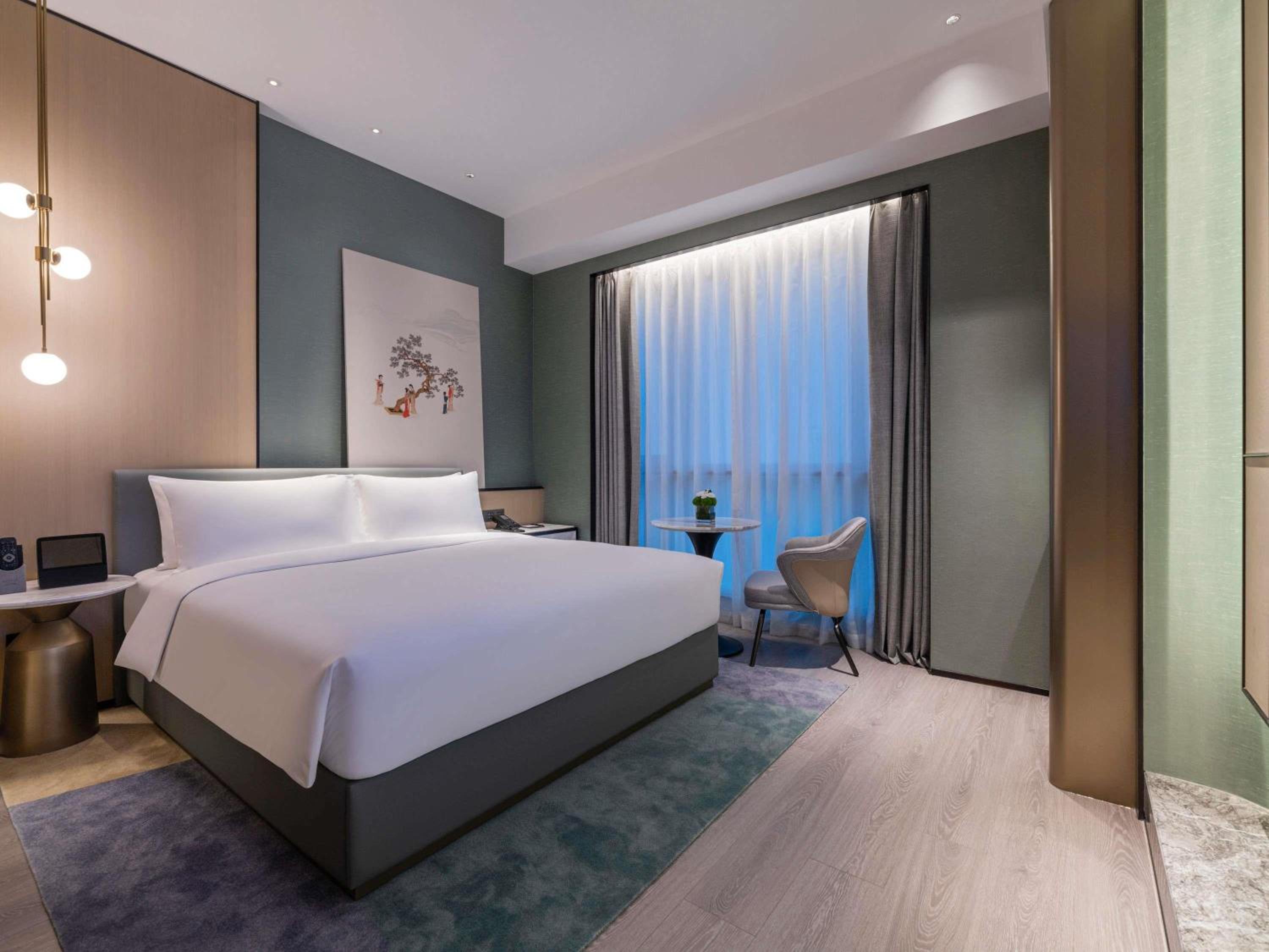 Superior Room - King Bed