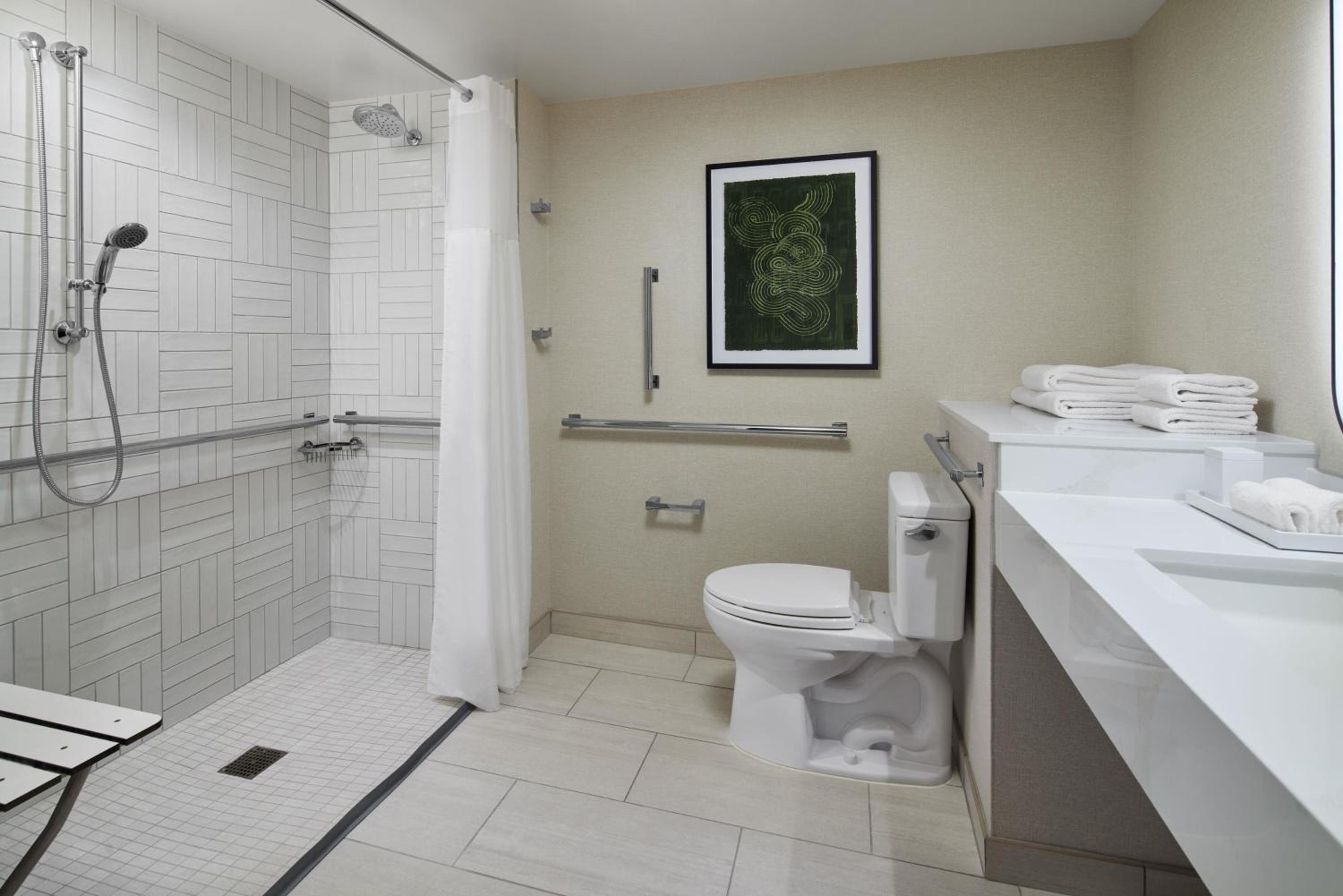Queen Room with Two Queen Beds with Shower - Mobility Accessible - Photo 2