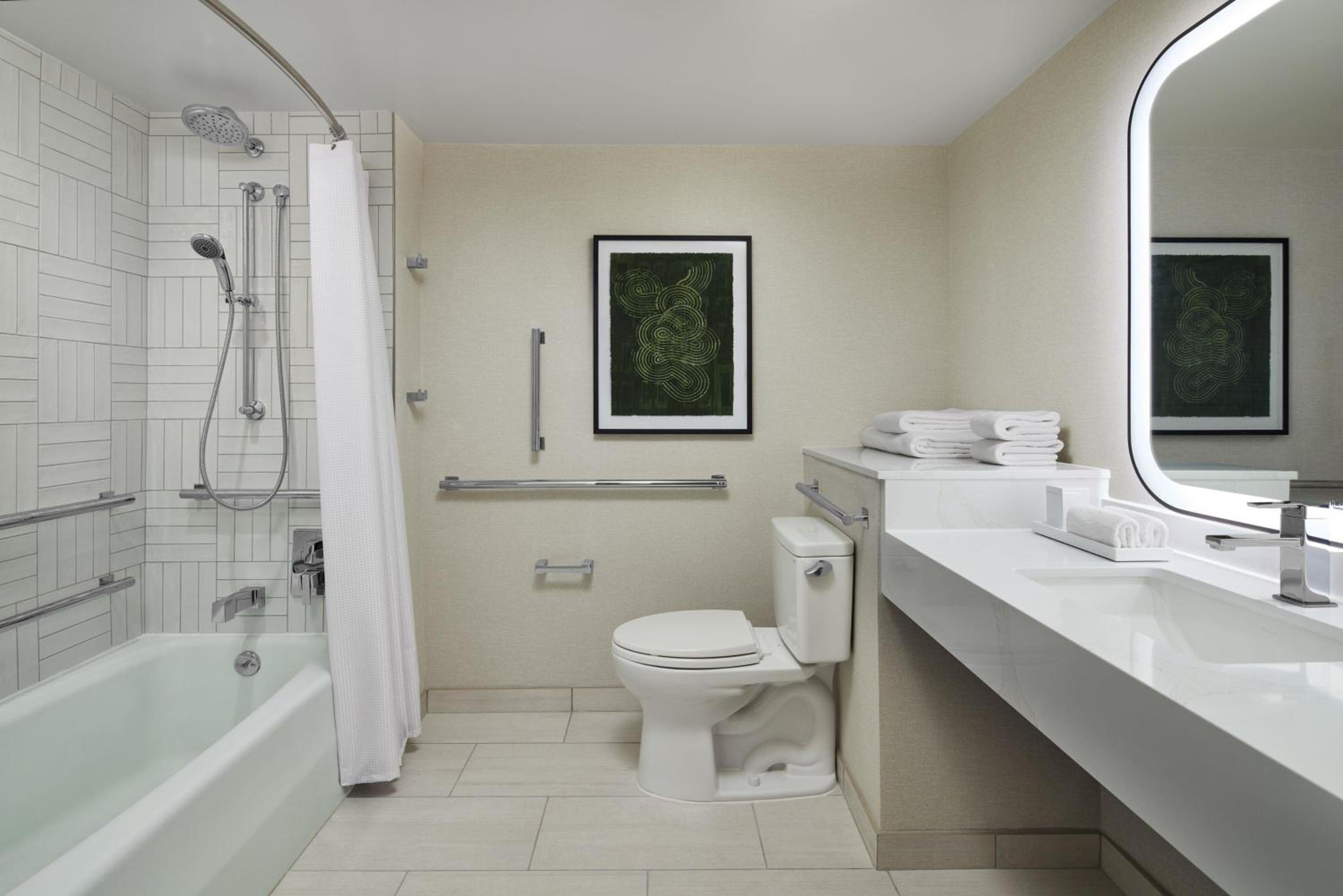 Queen Room with Two Queen Beds with Bath Tub - Mobility Accessible - Photo 2