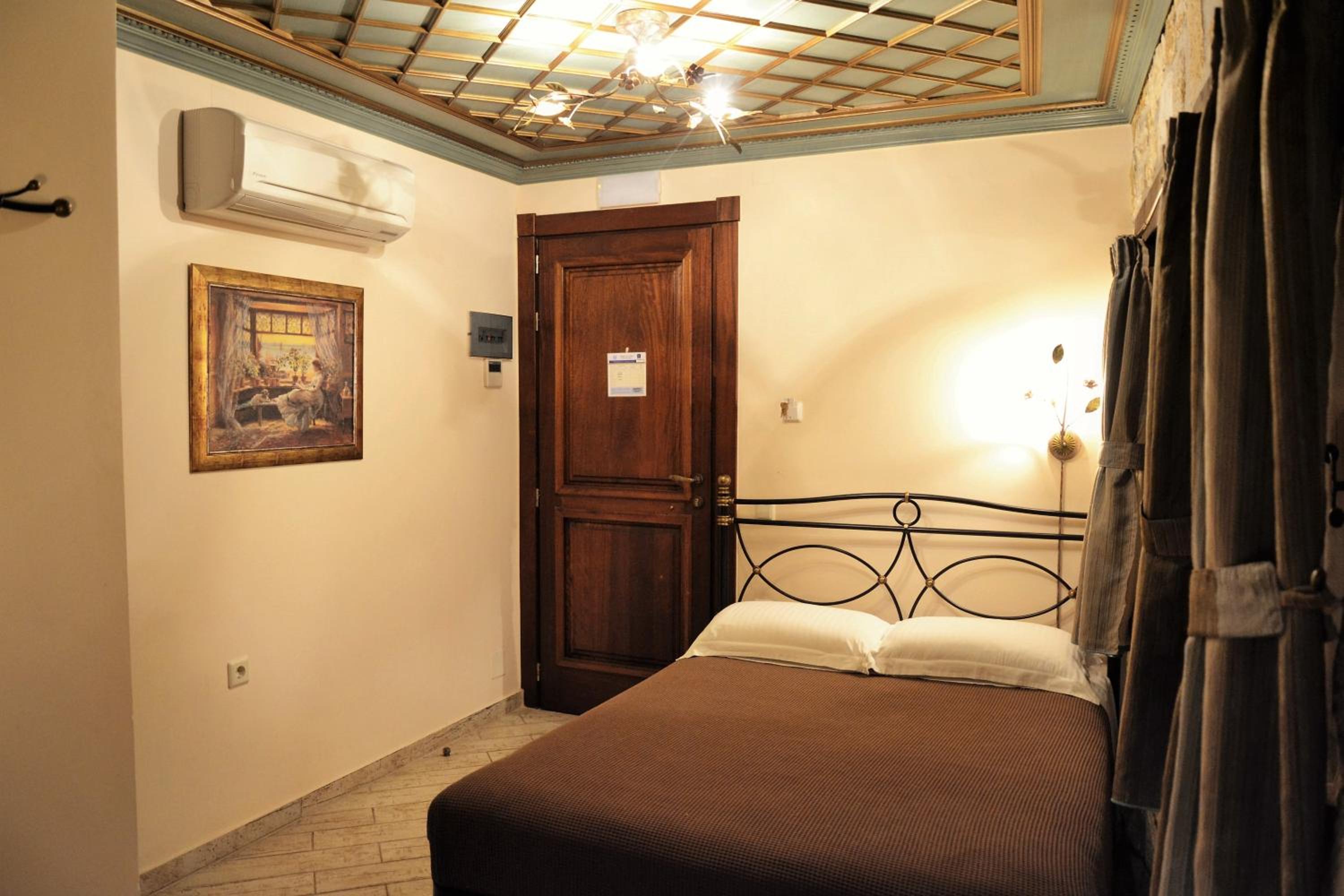Double Room - Photo 10