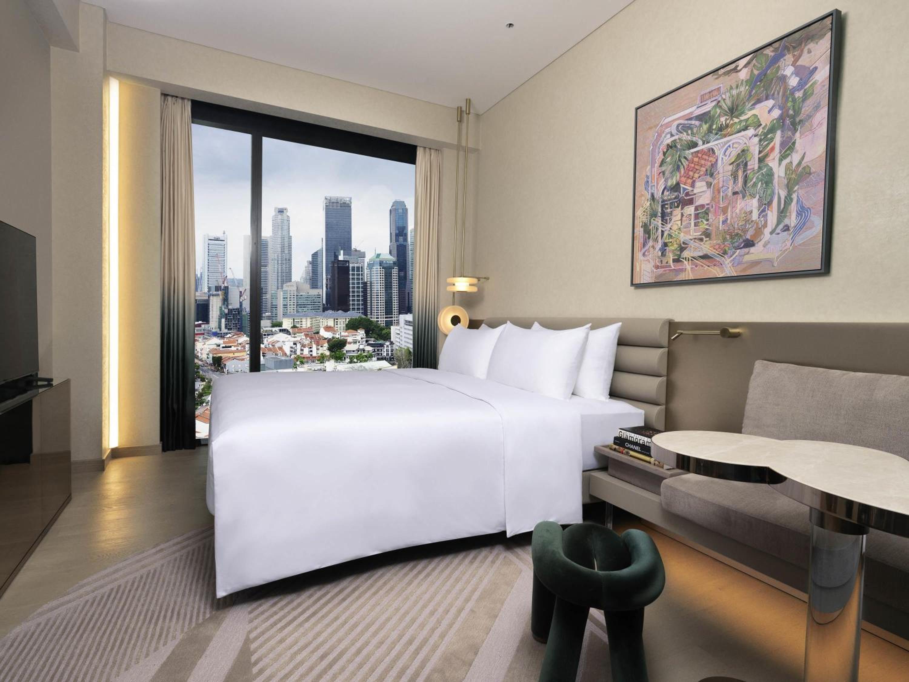 Executive King with Club Benefits, High Floor