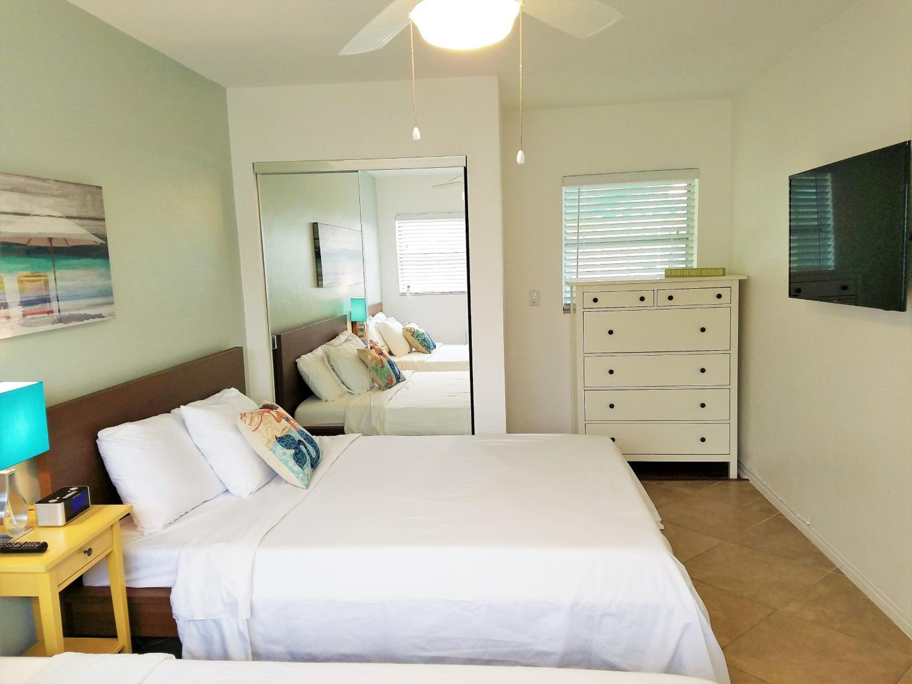 Grand Pool Side Suite Two Double Beds - Photo 3