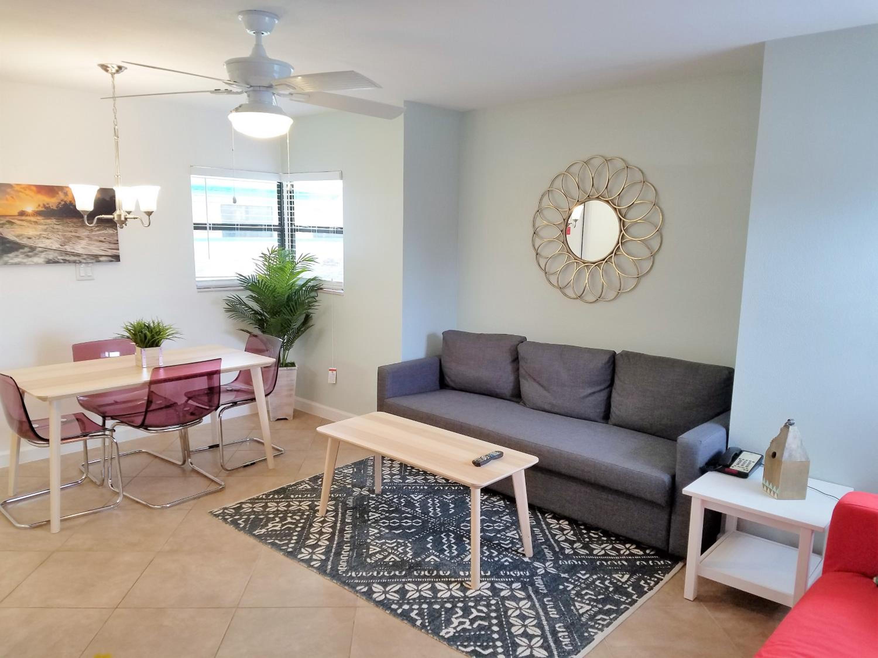 Grand Pool Side Suite Two Double Beds - Photo 4