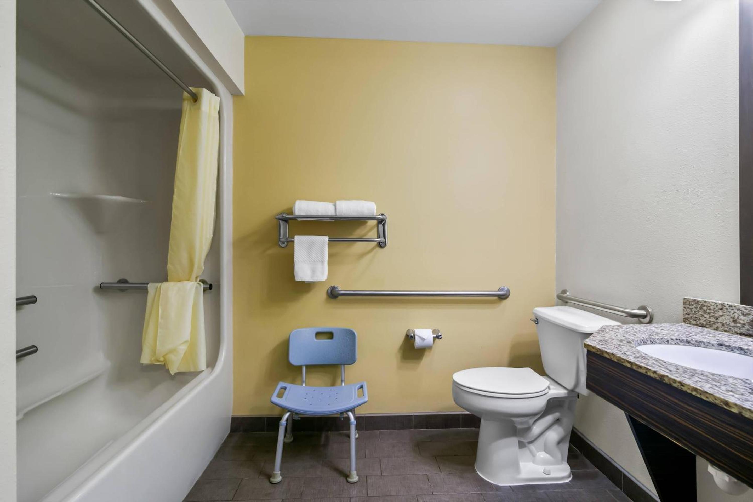 Queen Room - Accessible/Non-Smoking - Photo 1