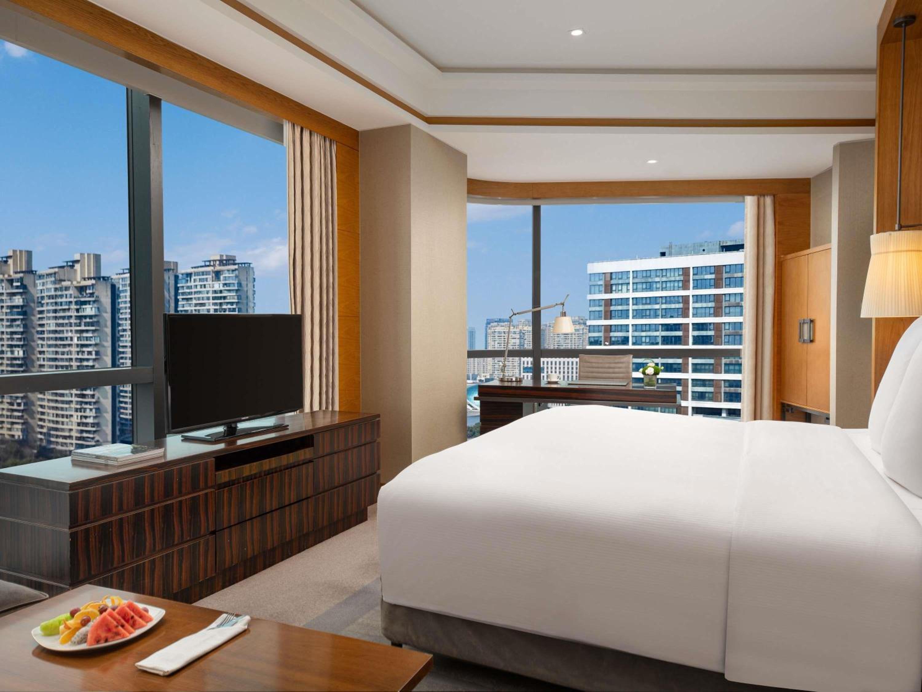Premium Deluxe Room with King Bed photo 1