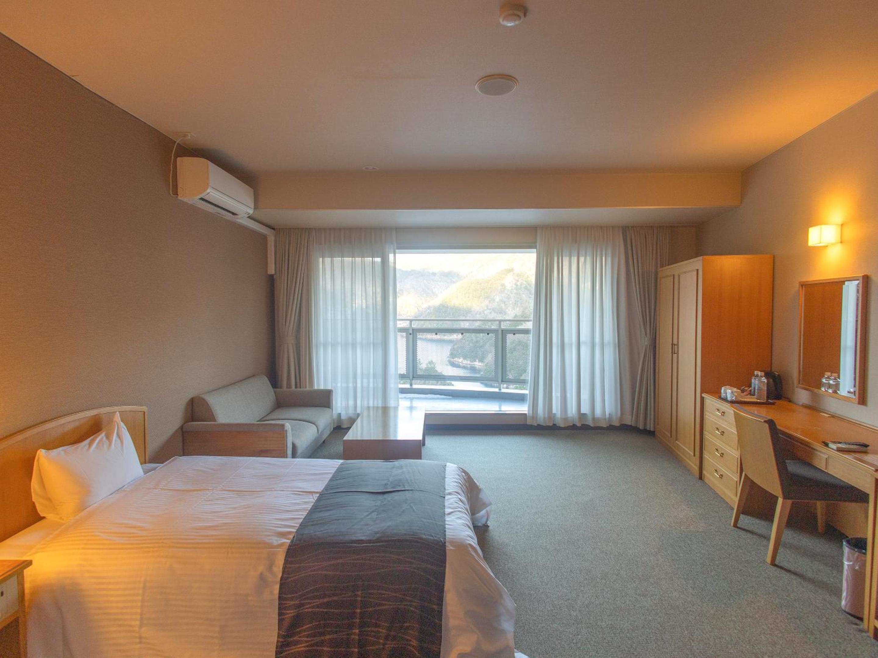 Single Room with Lake View photo 3
