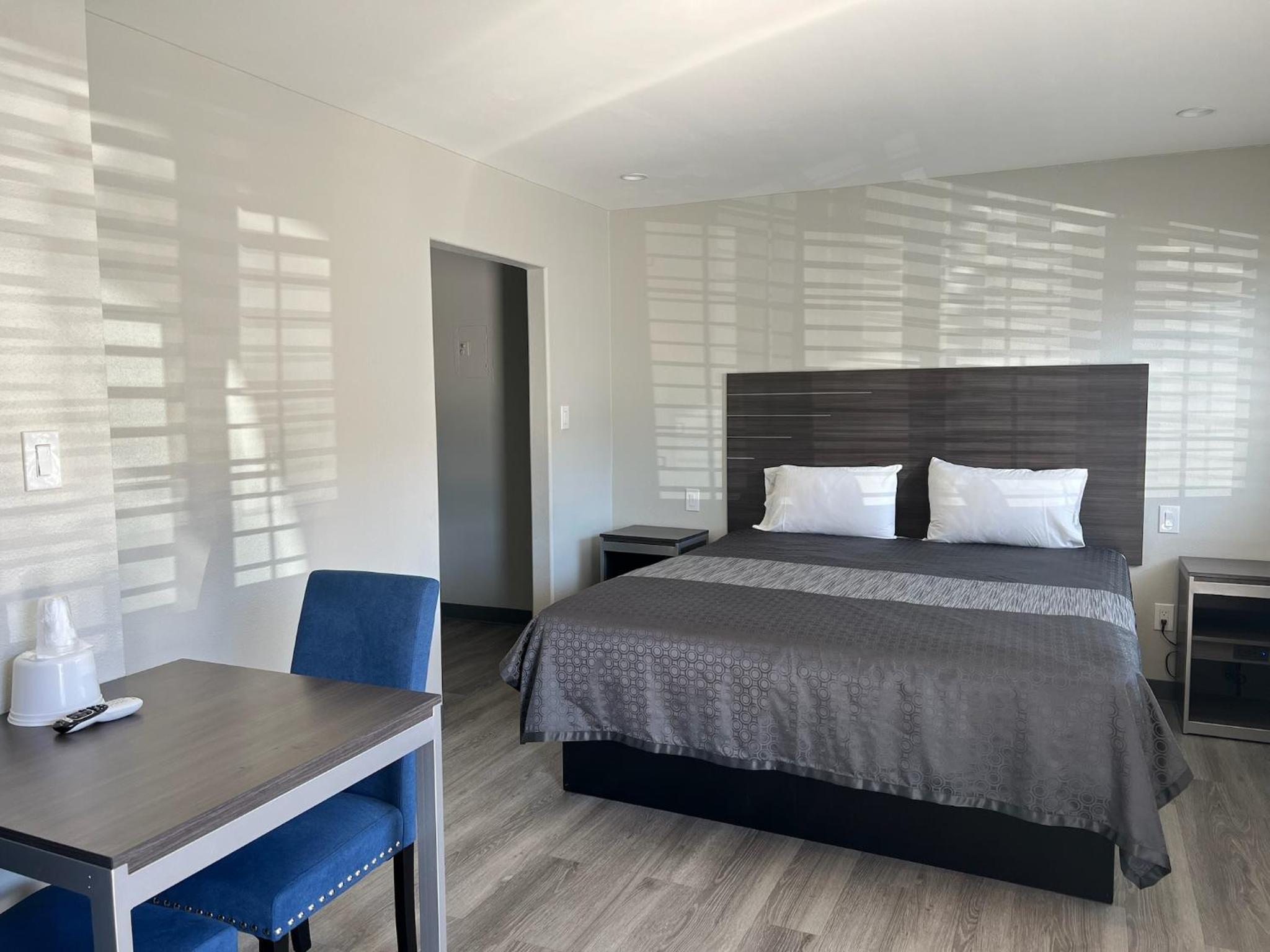 Deluxe King Suite