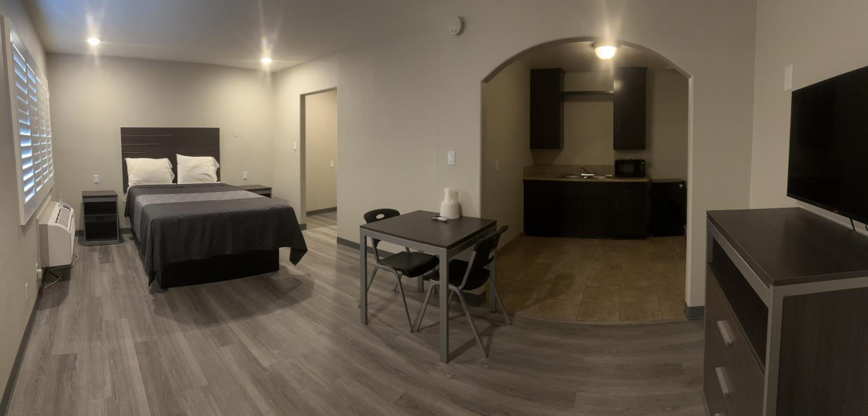 One-Bedroom Deluxe Apartment