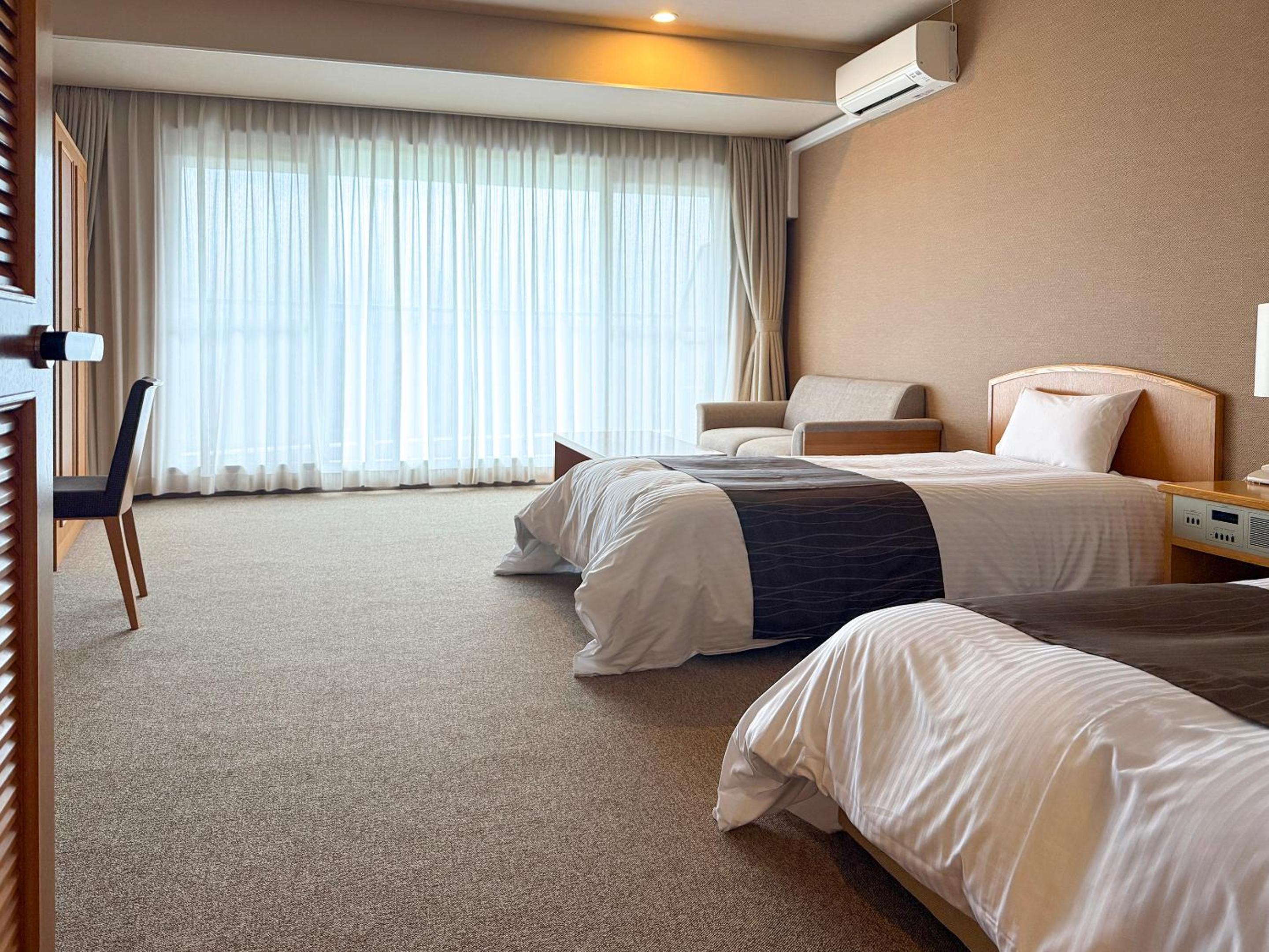 Twin Room with Lake View photo 2