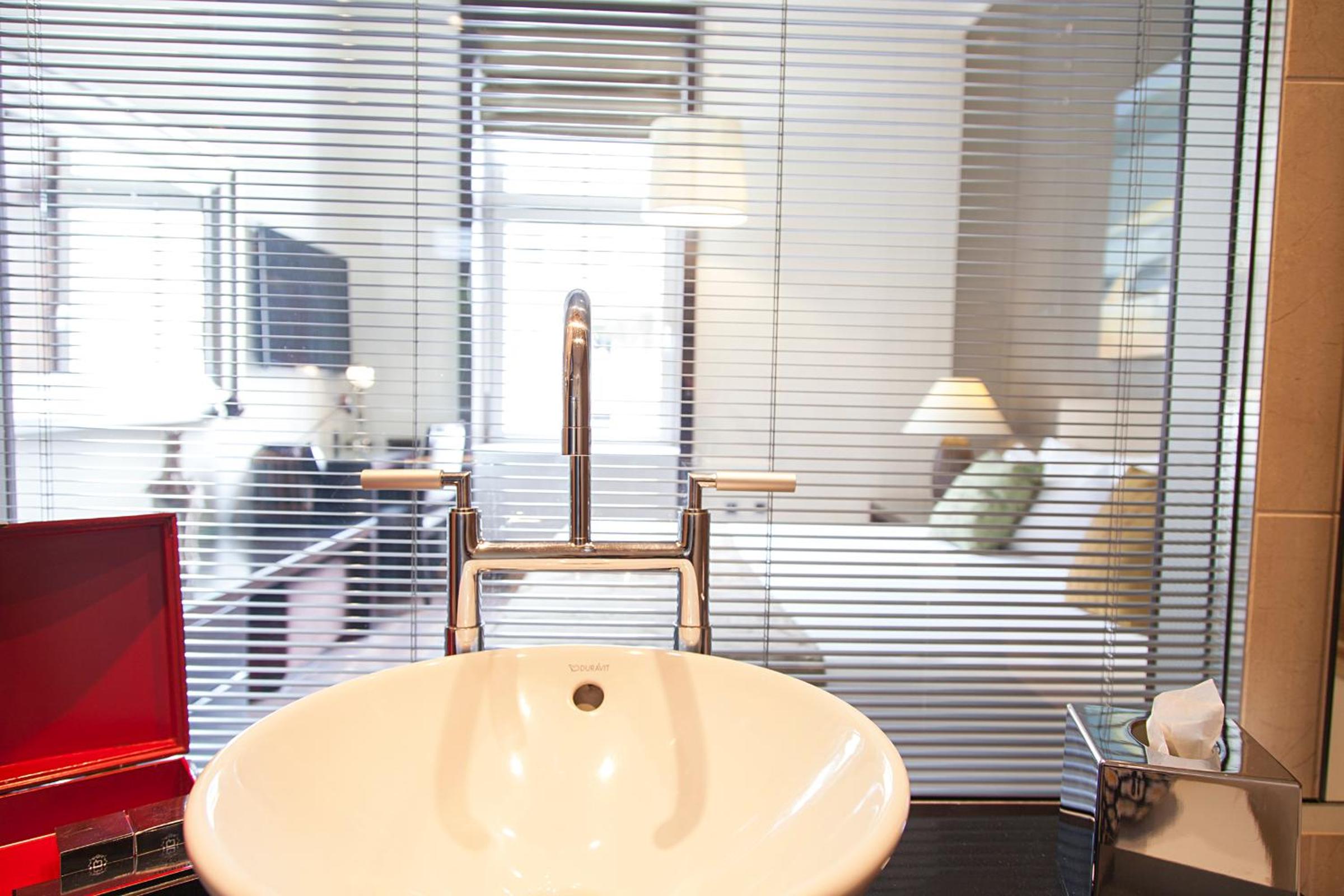 Double Room thumbnail 6