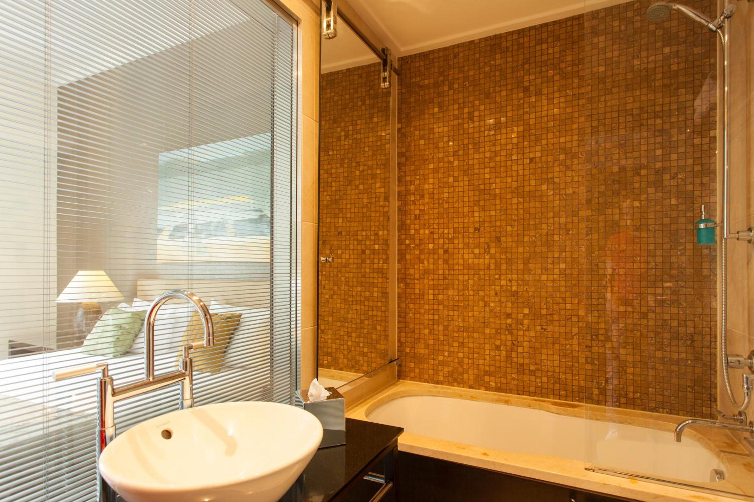 Double Room thumbnail 5