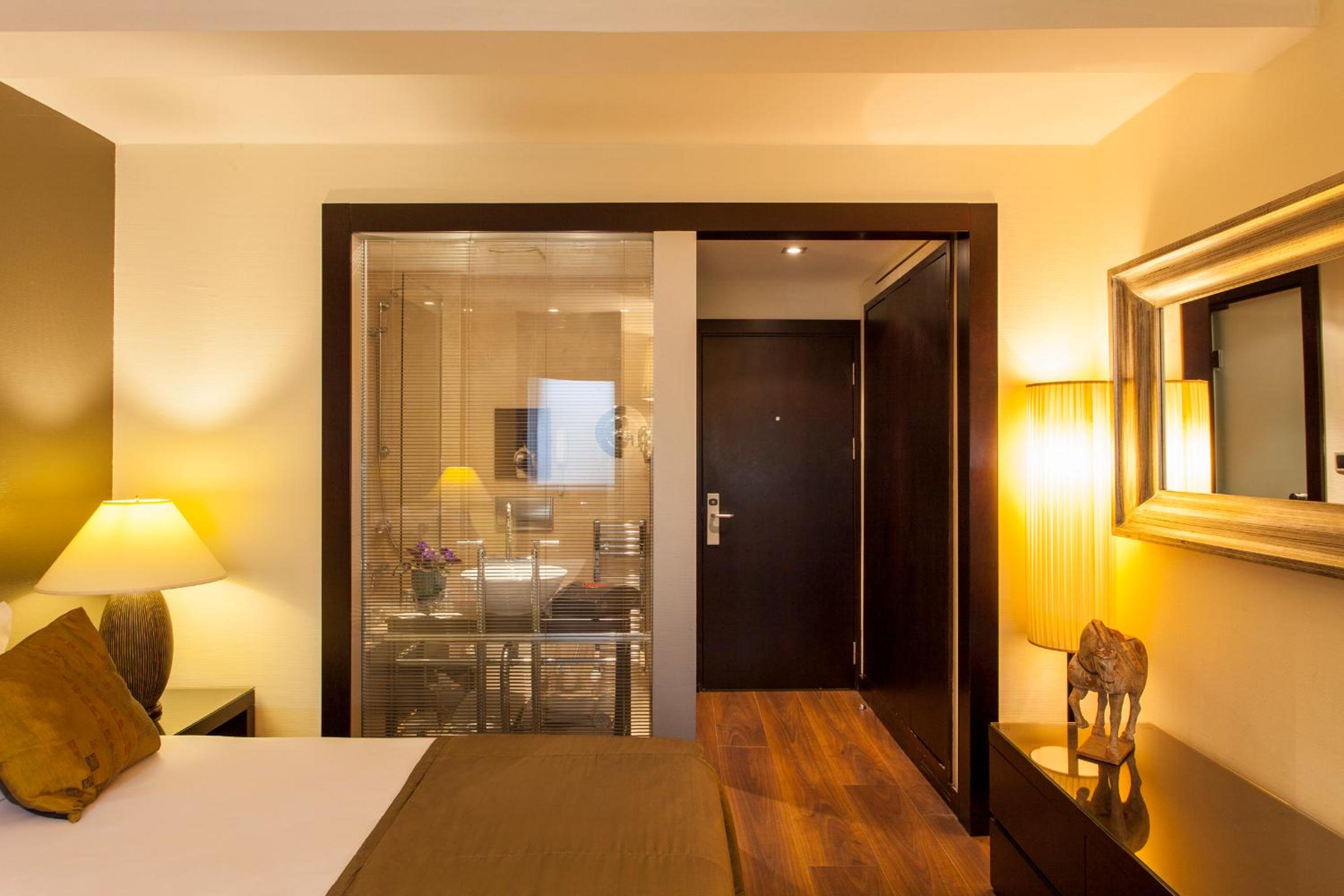 Double Room - Lower Ground Floor thumbnail 5