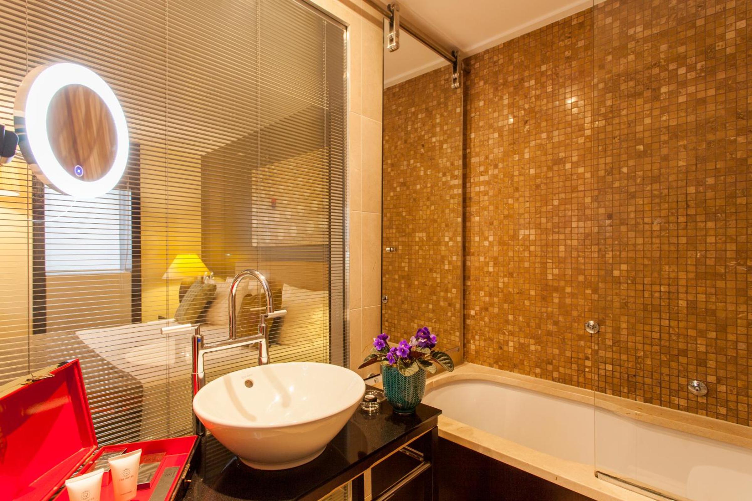 Double Room - Lower Ground Floor