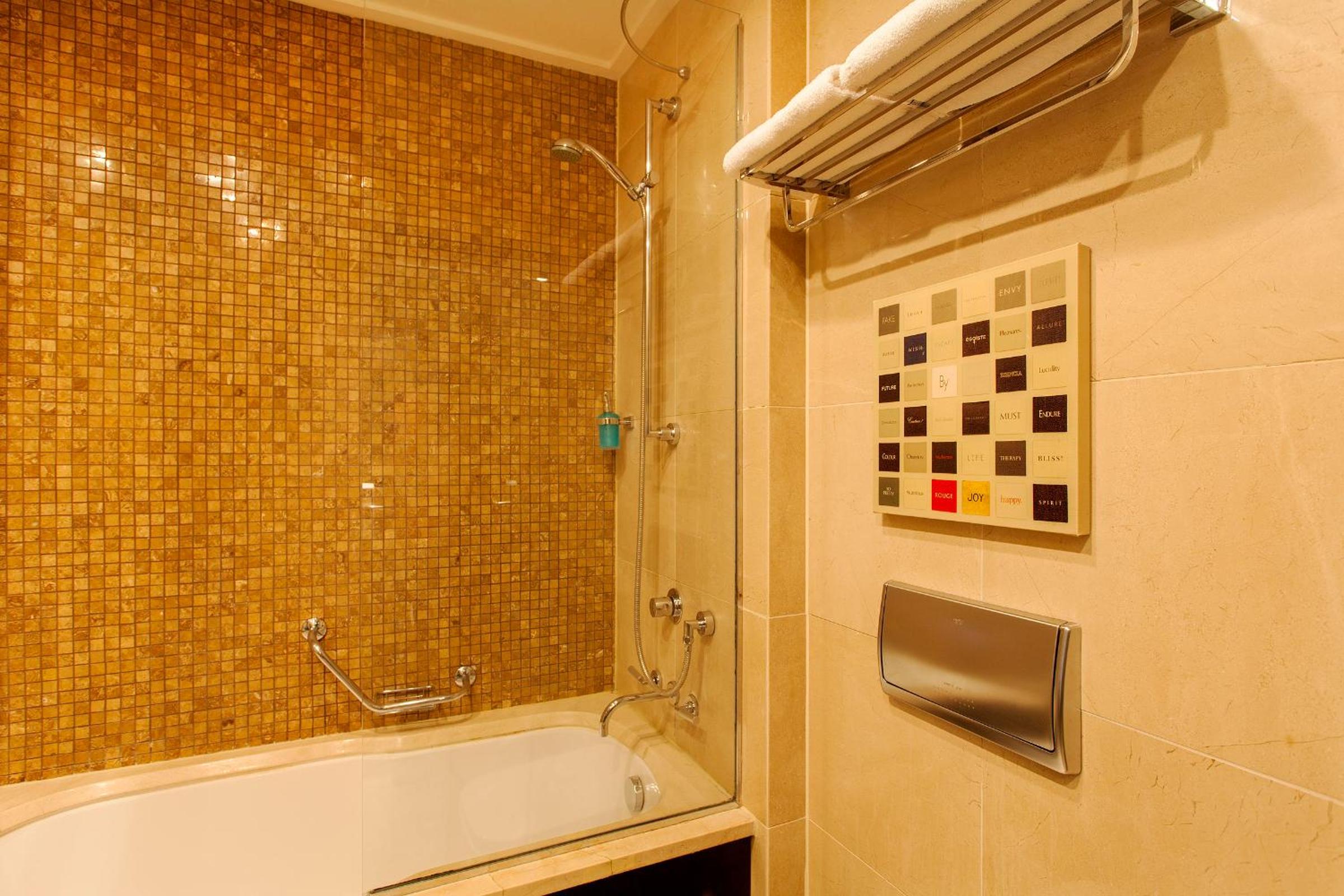 Luxury Double Room thumbnail 6