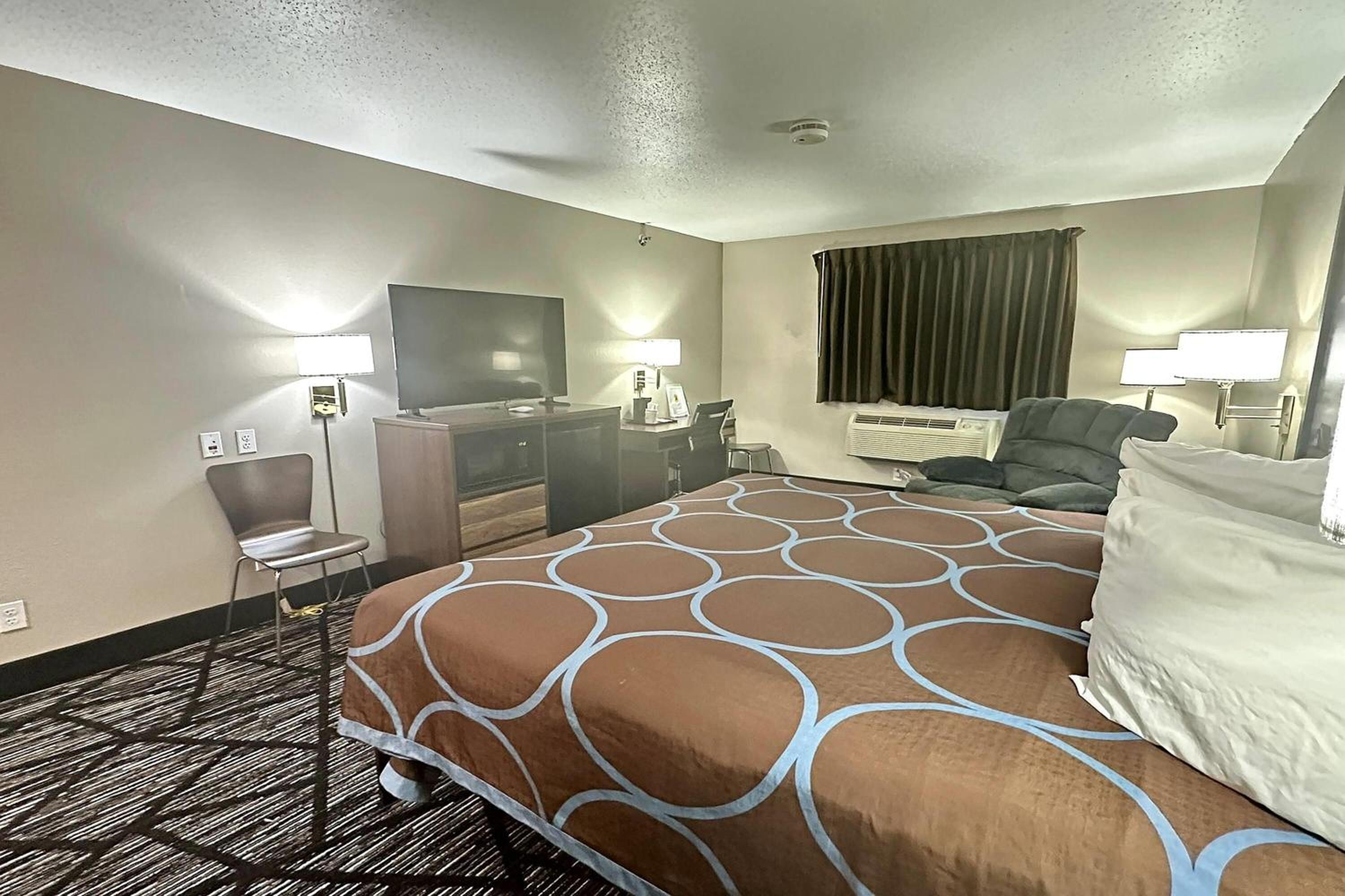 Deluxe King Room - Non-Smoking photo 1