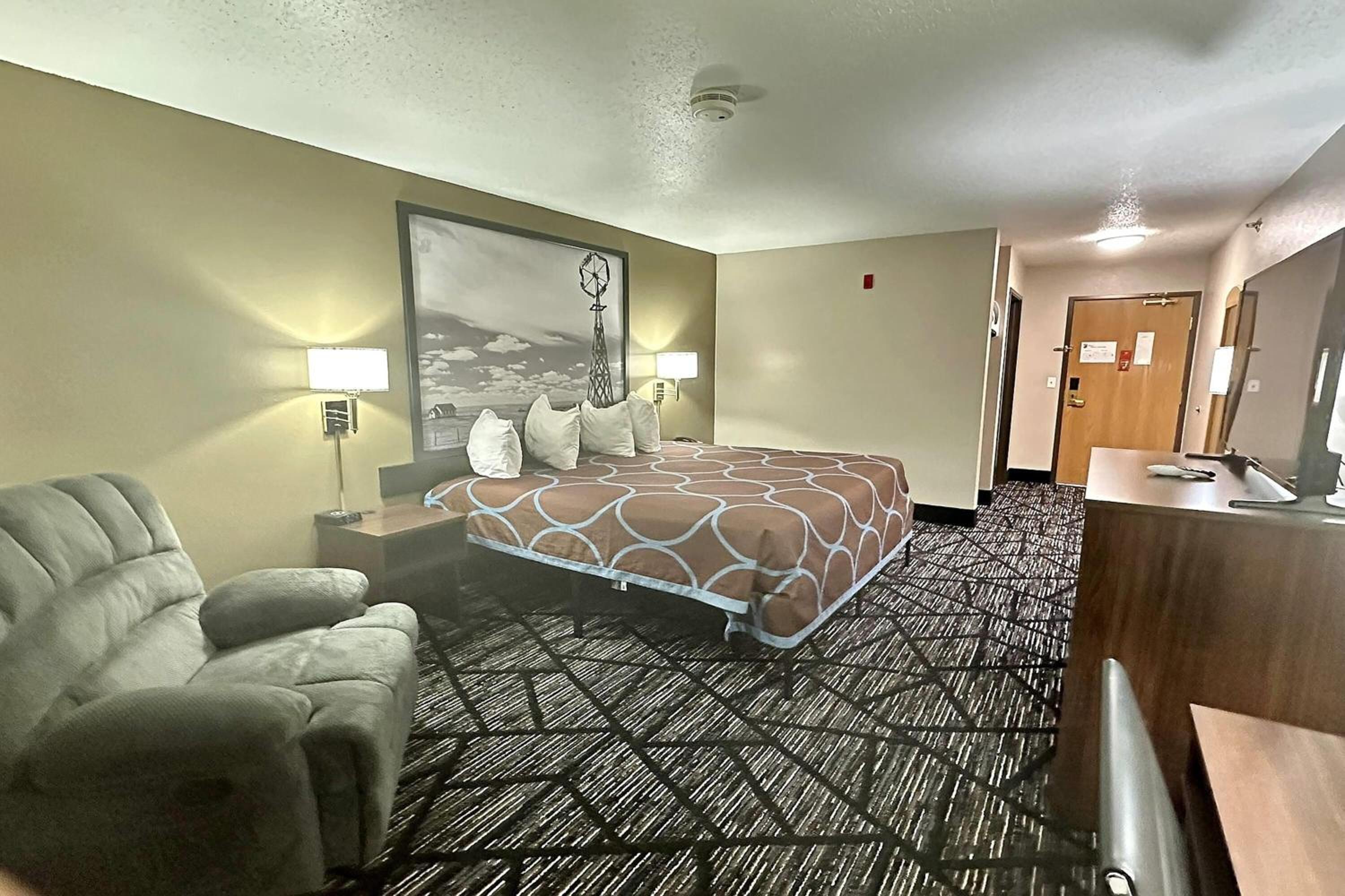 Deluxe King Room - Non-Smoking photo 3