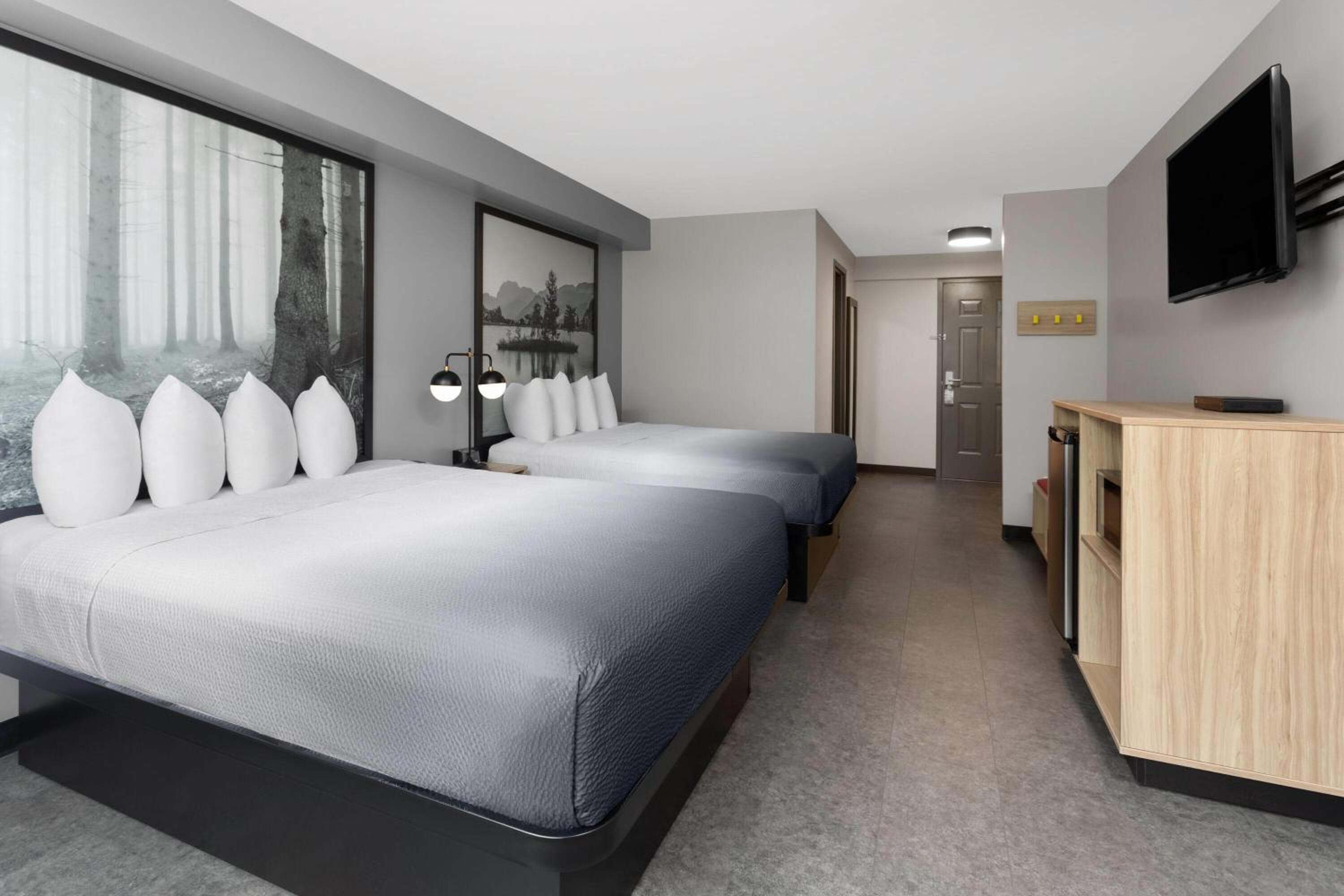 Queen Room with Two Queen Beds - Mobility Access/Pet-Friendly/Non-Smoking