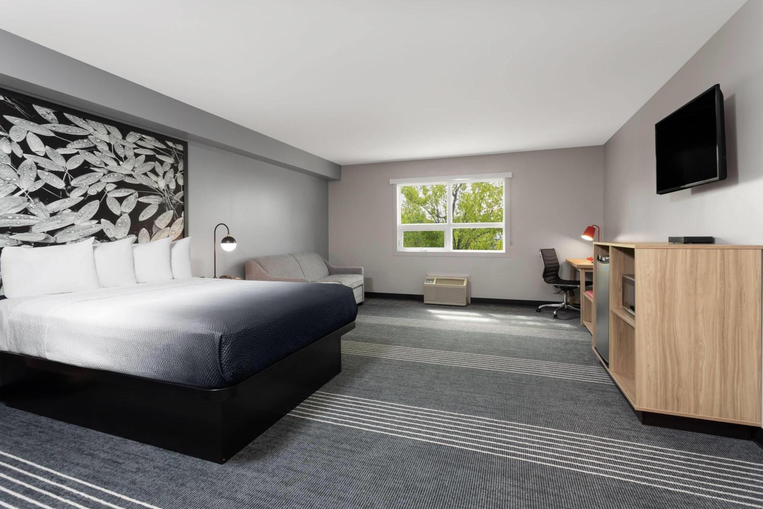 Deluxe Queen Room with Sofa Bed - Non Smoking