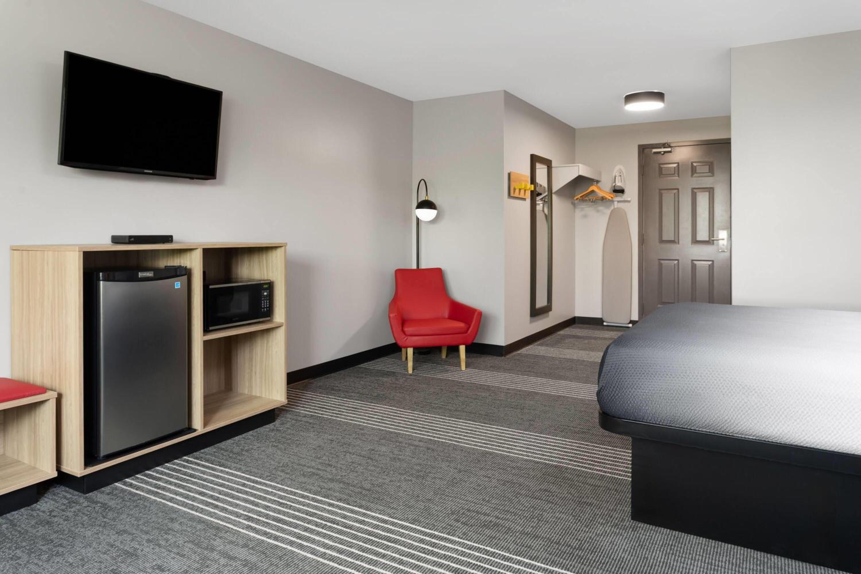 Deluxe Queen Room with Sofa Bed - Non Smoking, photo 7