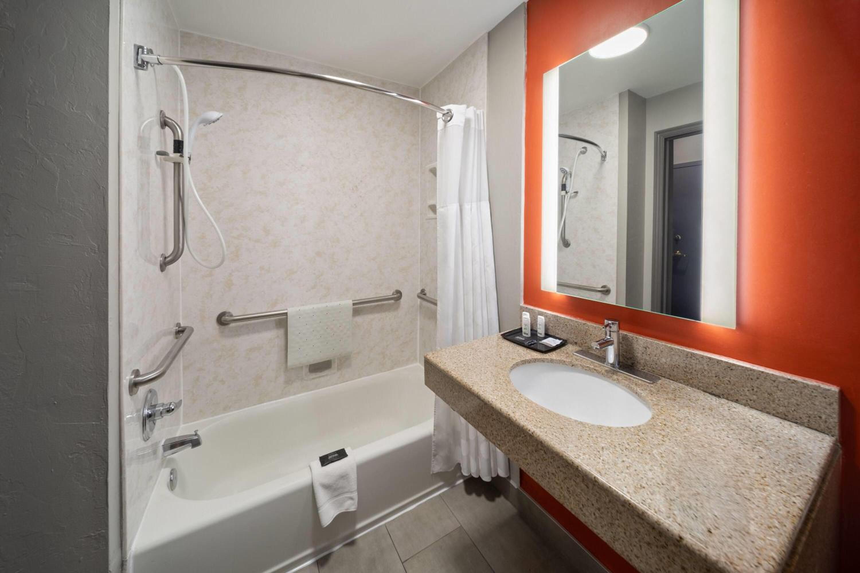 Queen Room with Two Queen Beds and Bath Tub - Mobility/Hearing Accessible - Non-Smoking - Photo 1