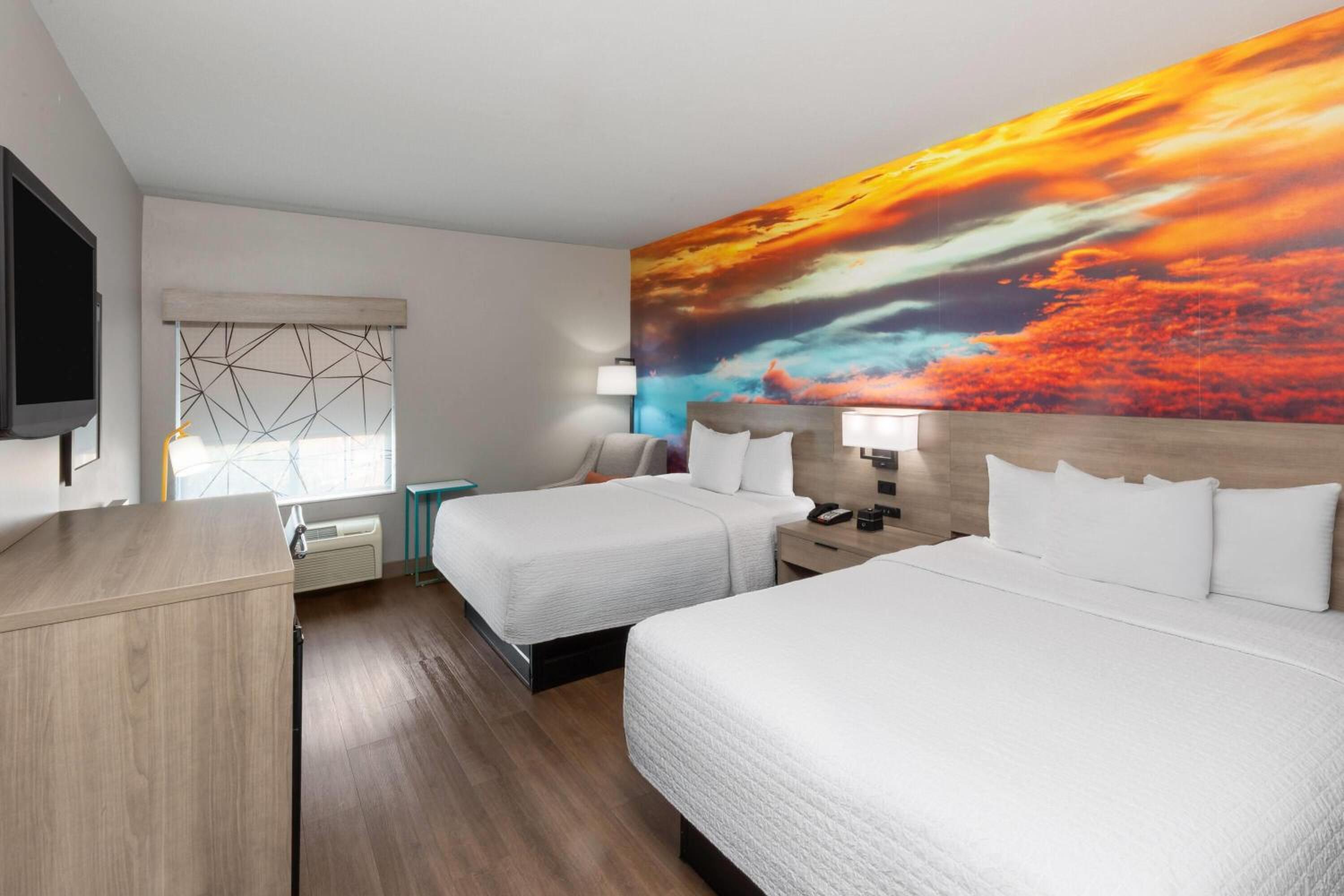 Queen Room with Two Queen Beds and Bath Tub - Mobility/Hearing Accessible - Non-Smoking - Photo 2