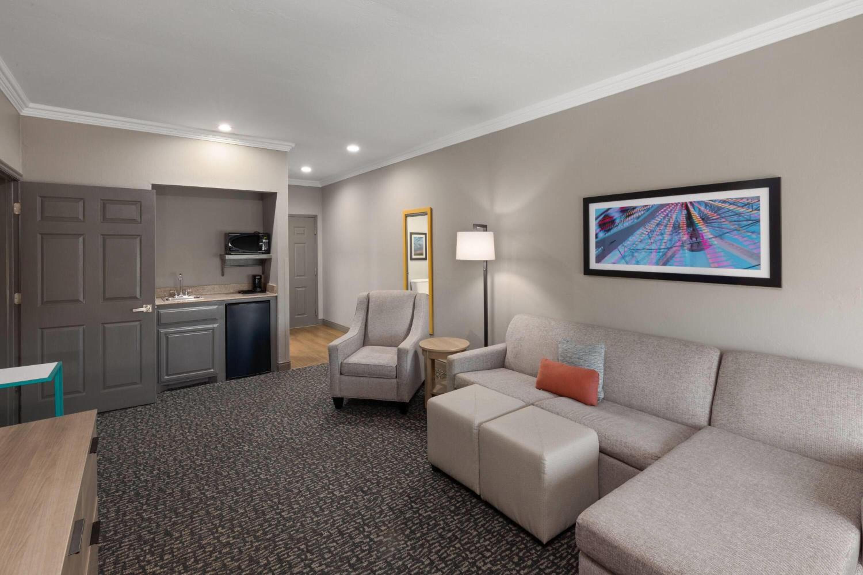 One-Bedroom King Suite - Non-Smoking - Photo 4