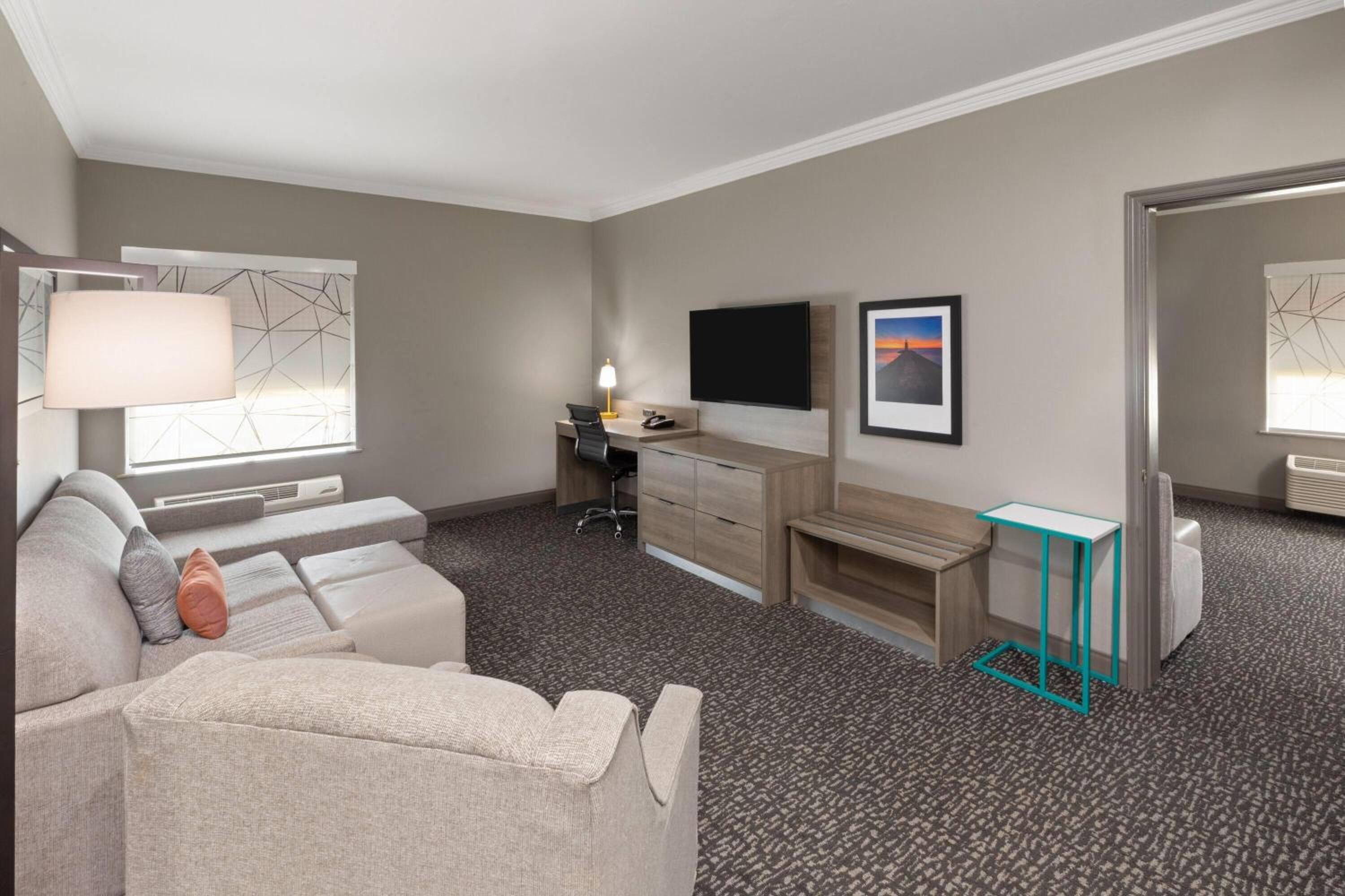 One-Bedroom King Suite - Non-Smoking - Photo 3