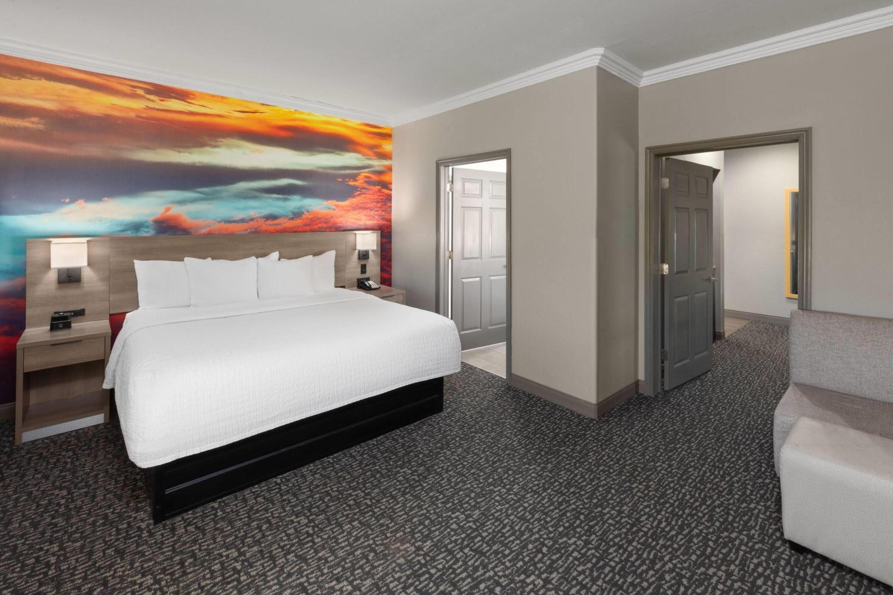 One-Bedroom King Suite - Non-Smoking - Photo 5