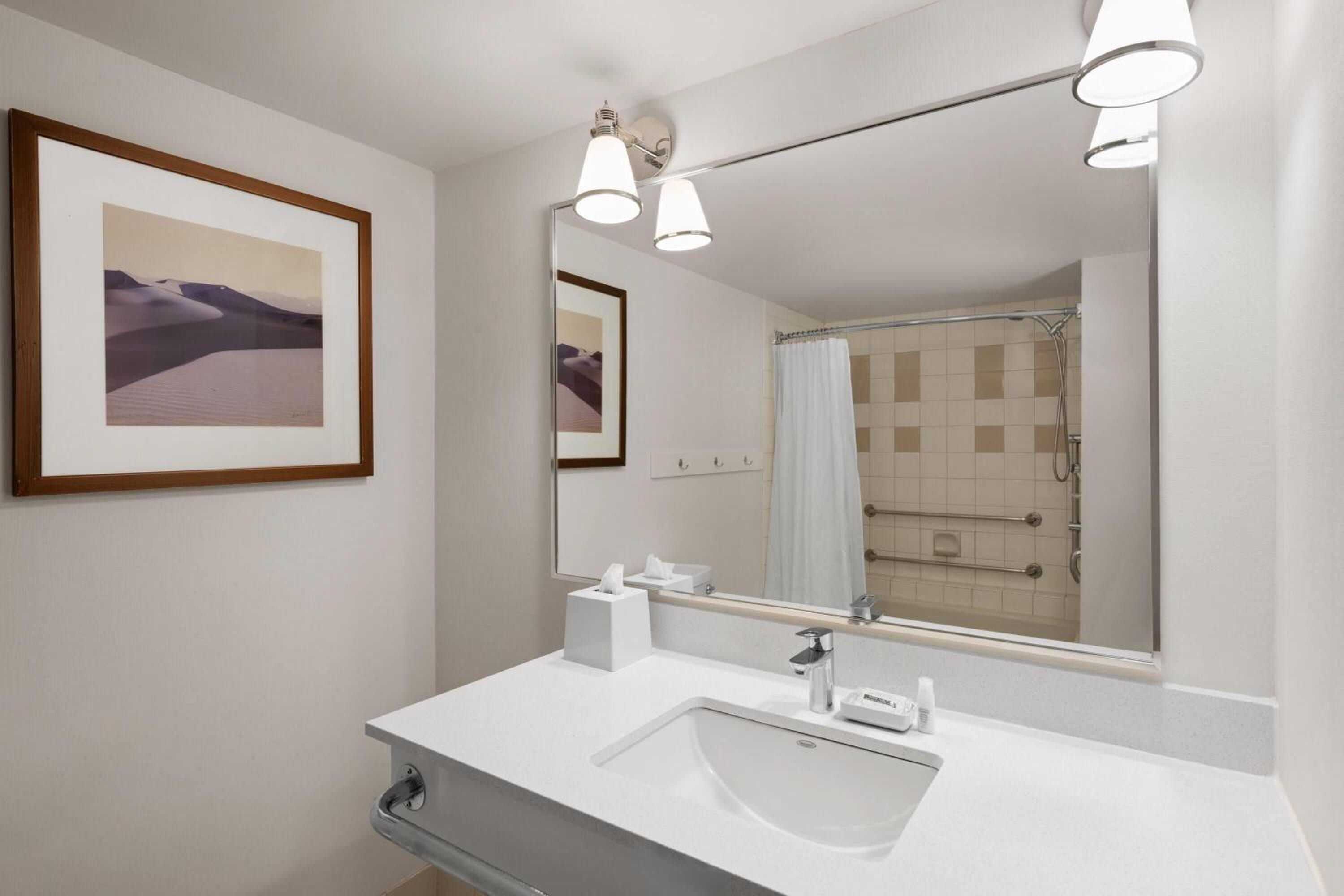 King Room - Mobility Access/Non-Smoking - Photo 3