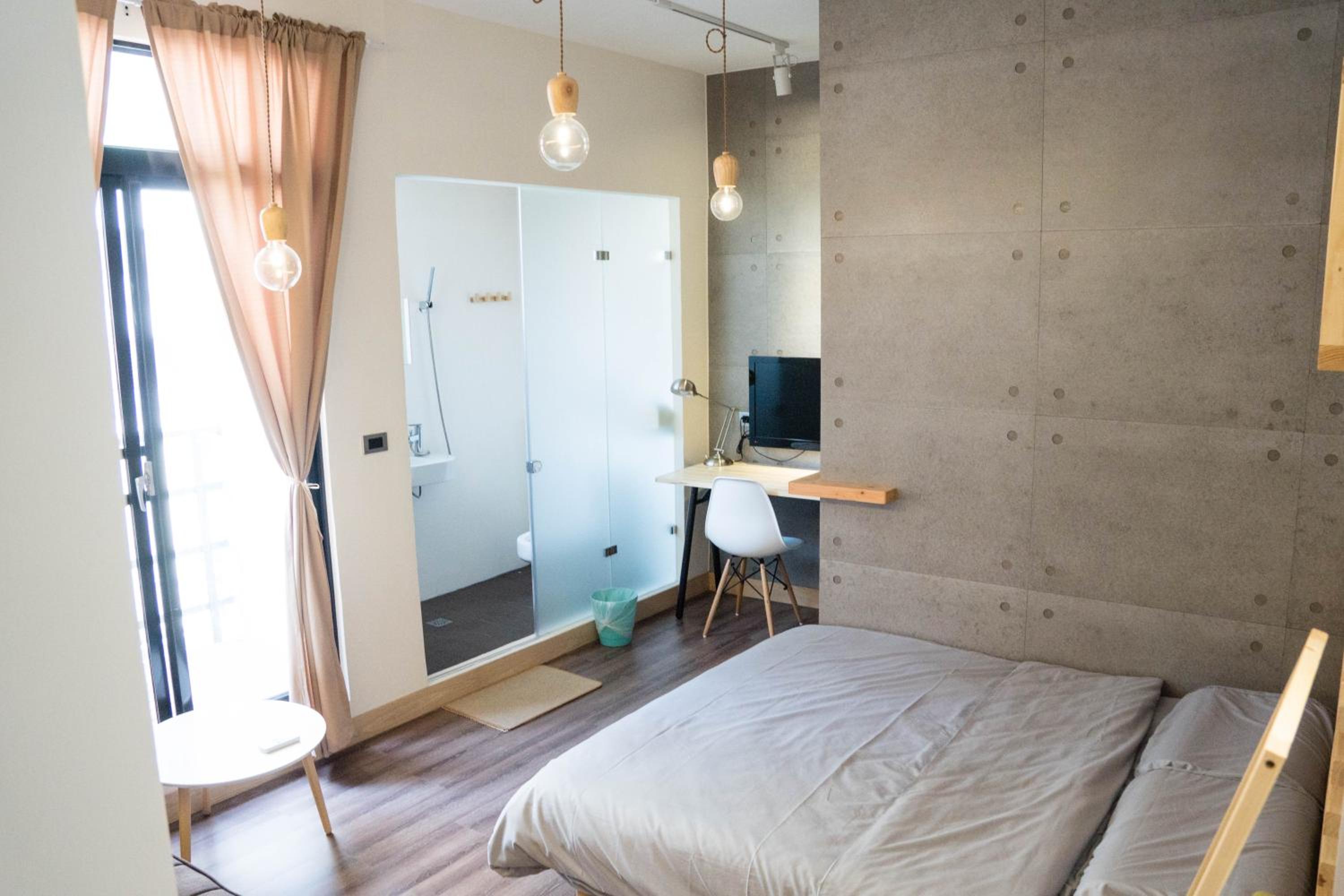 Deluxe Double Room with Private Bathroom photo 3