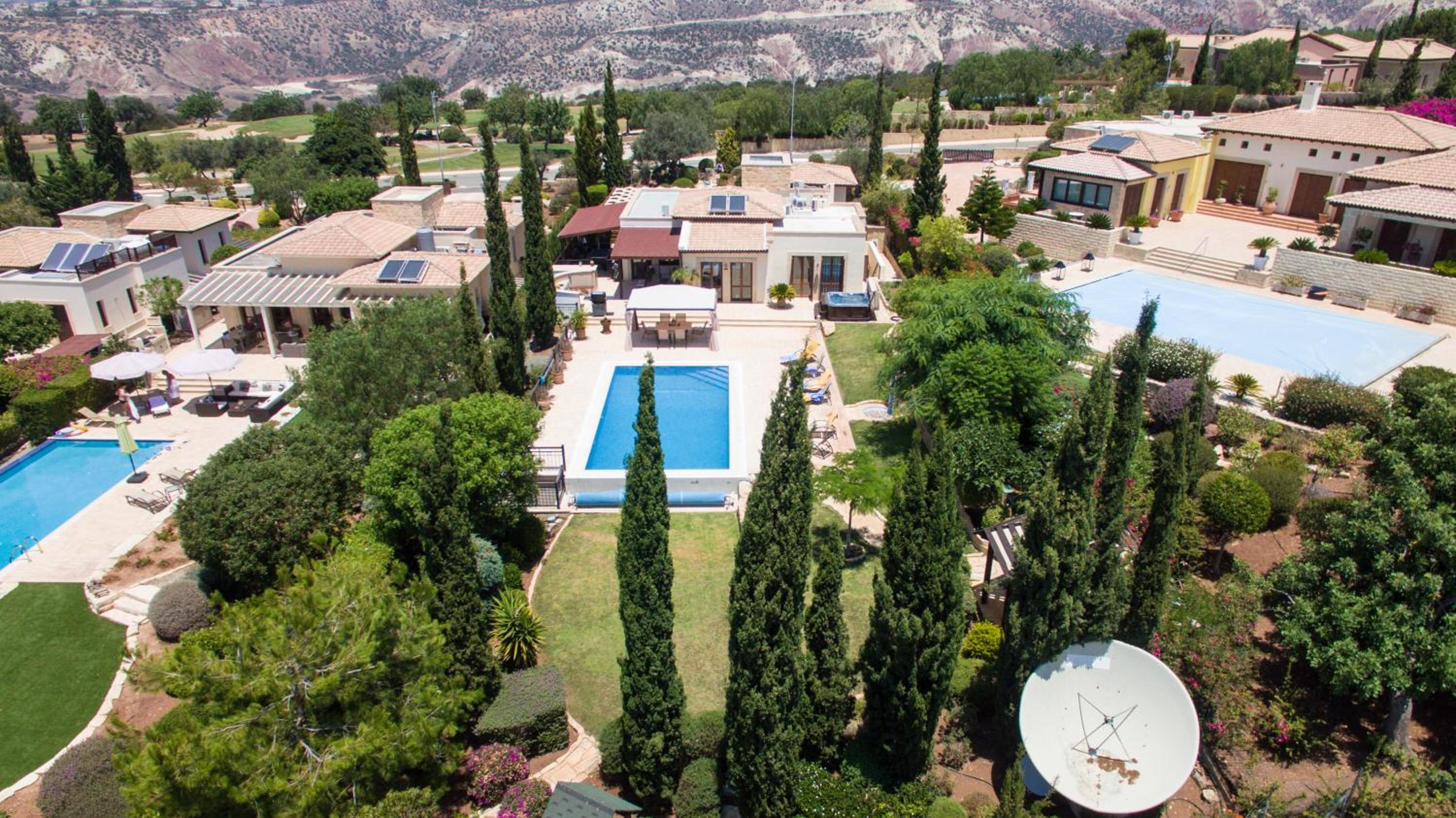 Villa com Piscina Privada