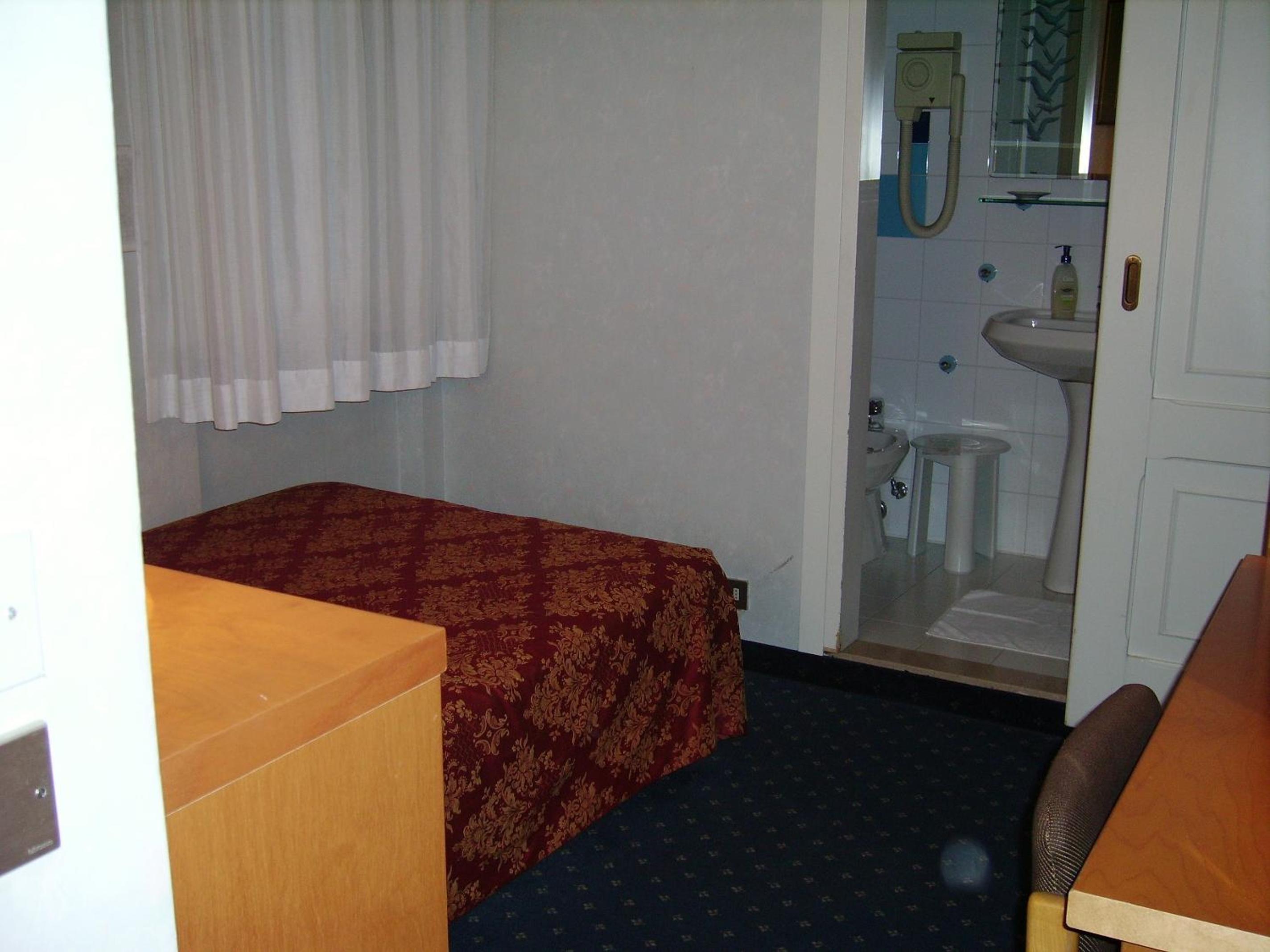 Single Room photo 2