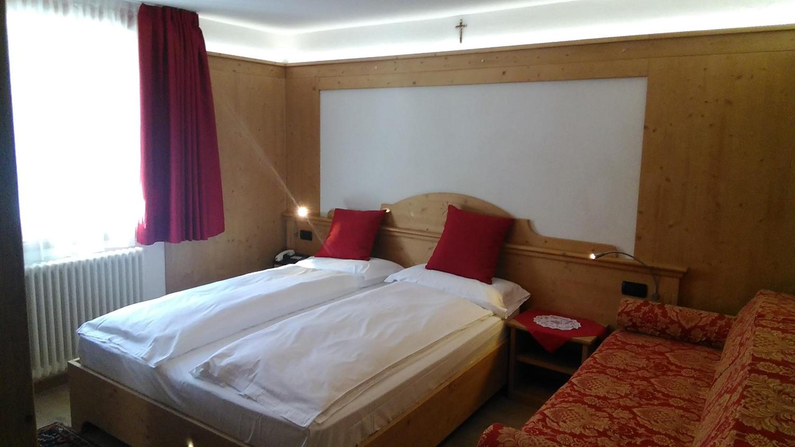 Double or Twin Room - Photo 9