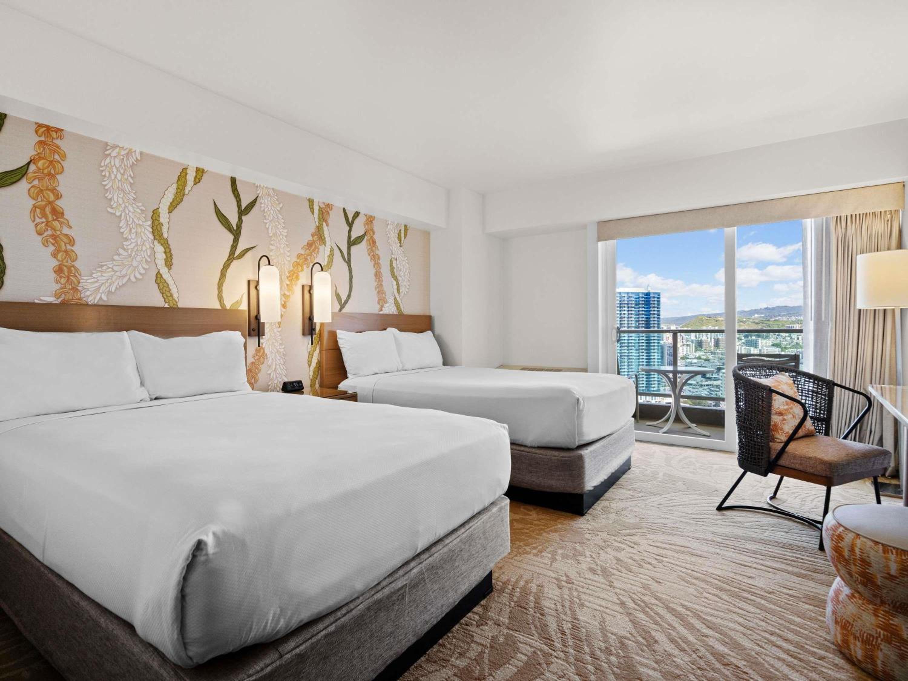 Waikiki Tower Room with City/Mountain View photo 3
