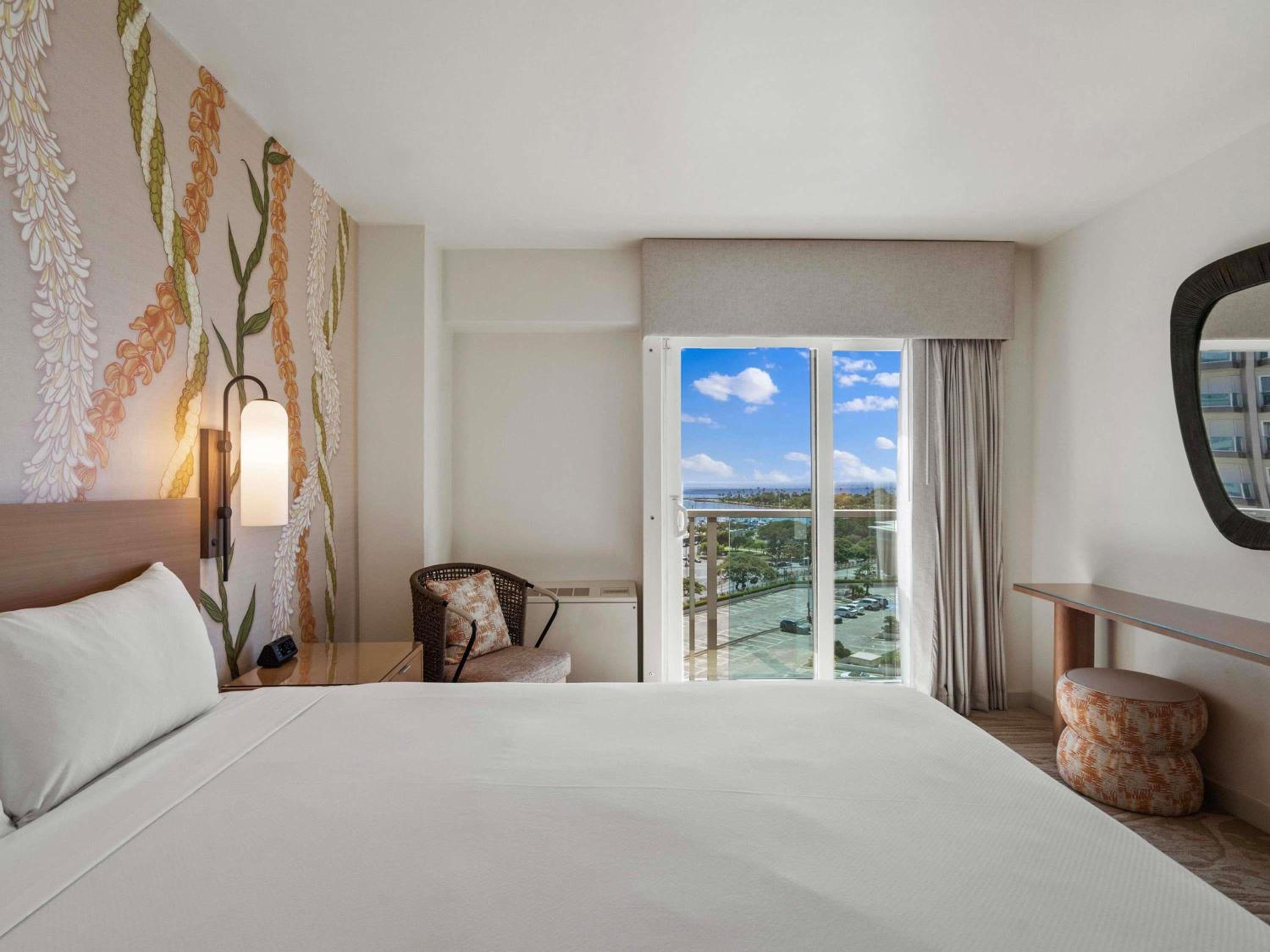 Kona Tower Room with Partial Ocean View photo 2