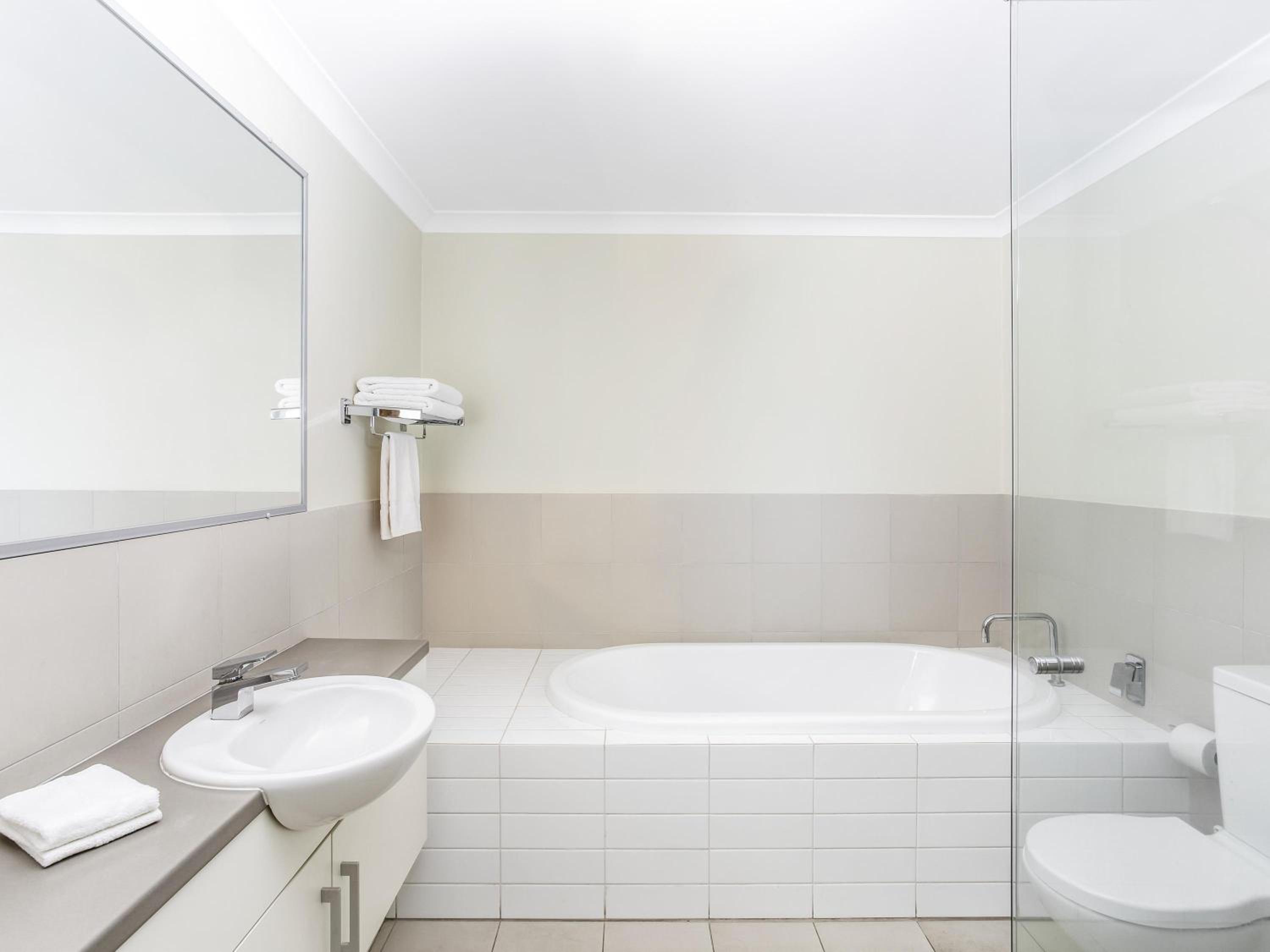 Two-Bedroom Superior Apartment - Photo 2