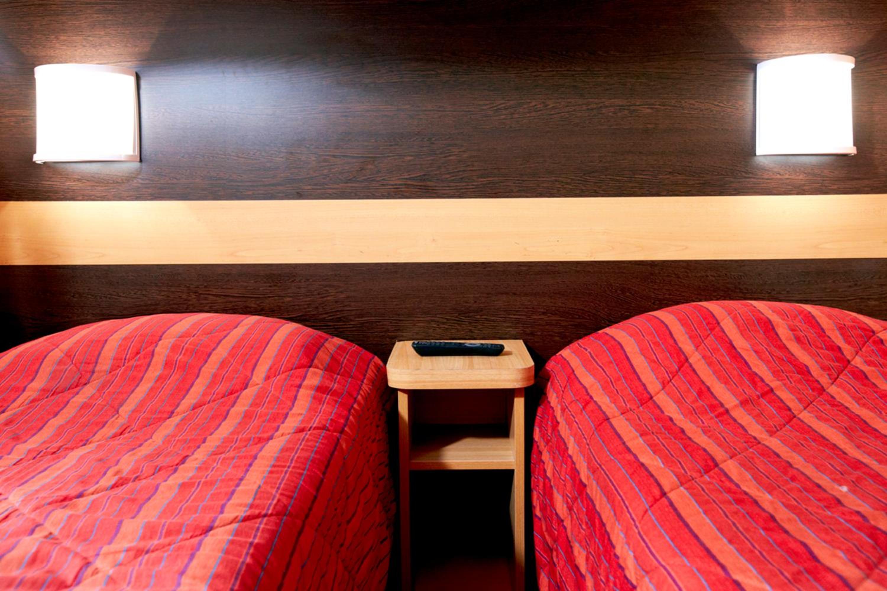 Standard Twin Room - Photo 4