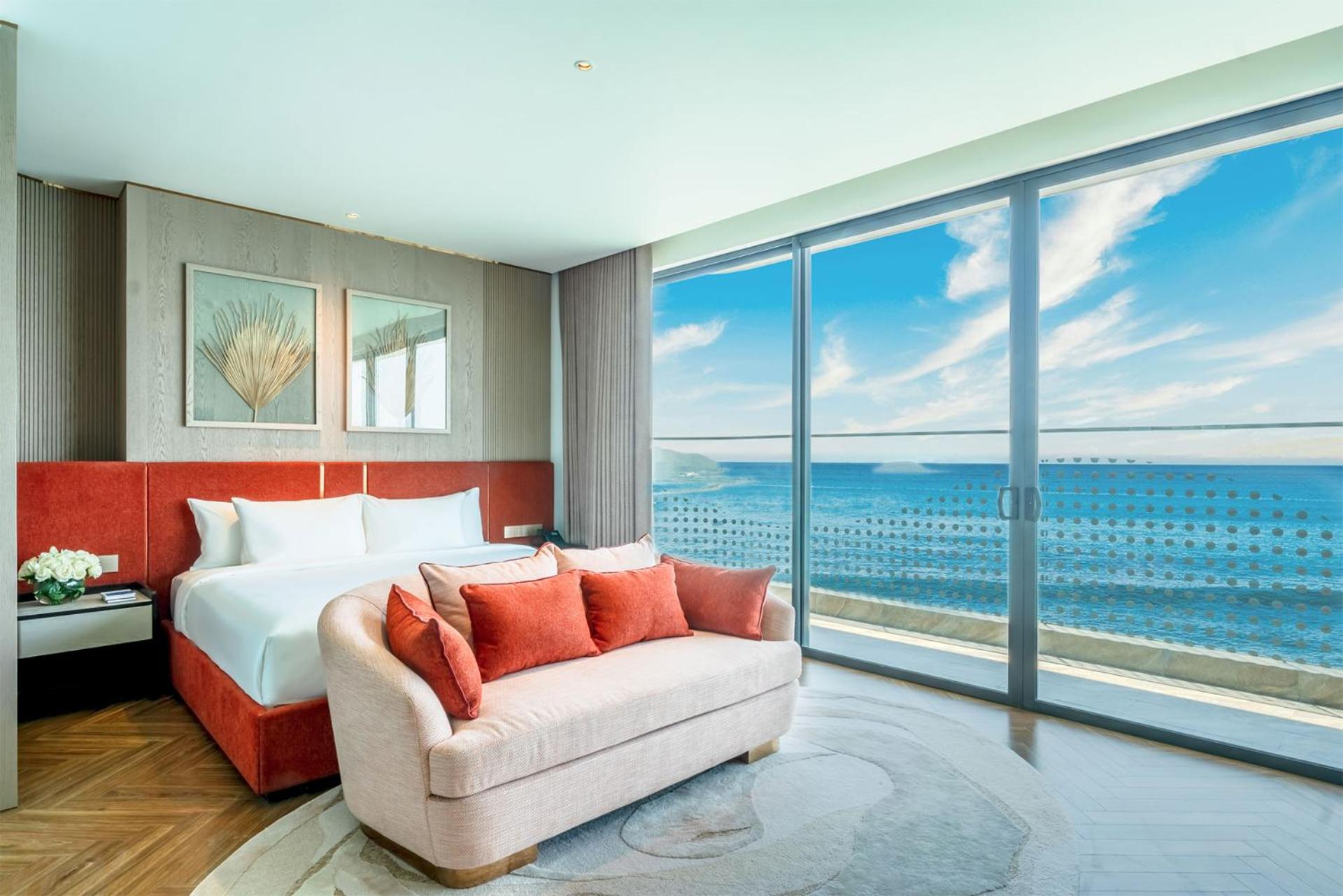Deluxe Suite-One King Bed,Sea View