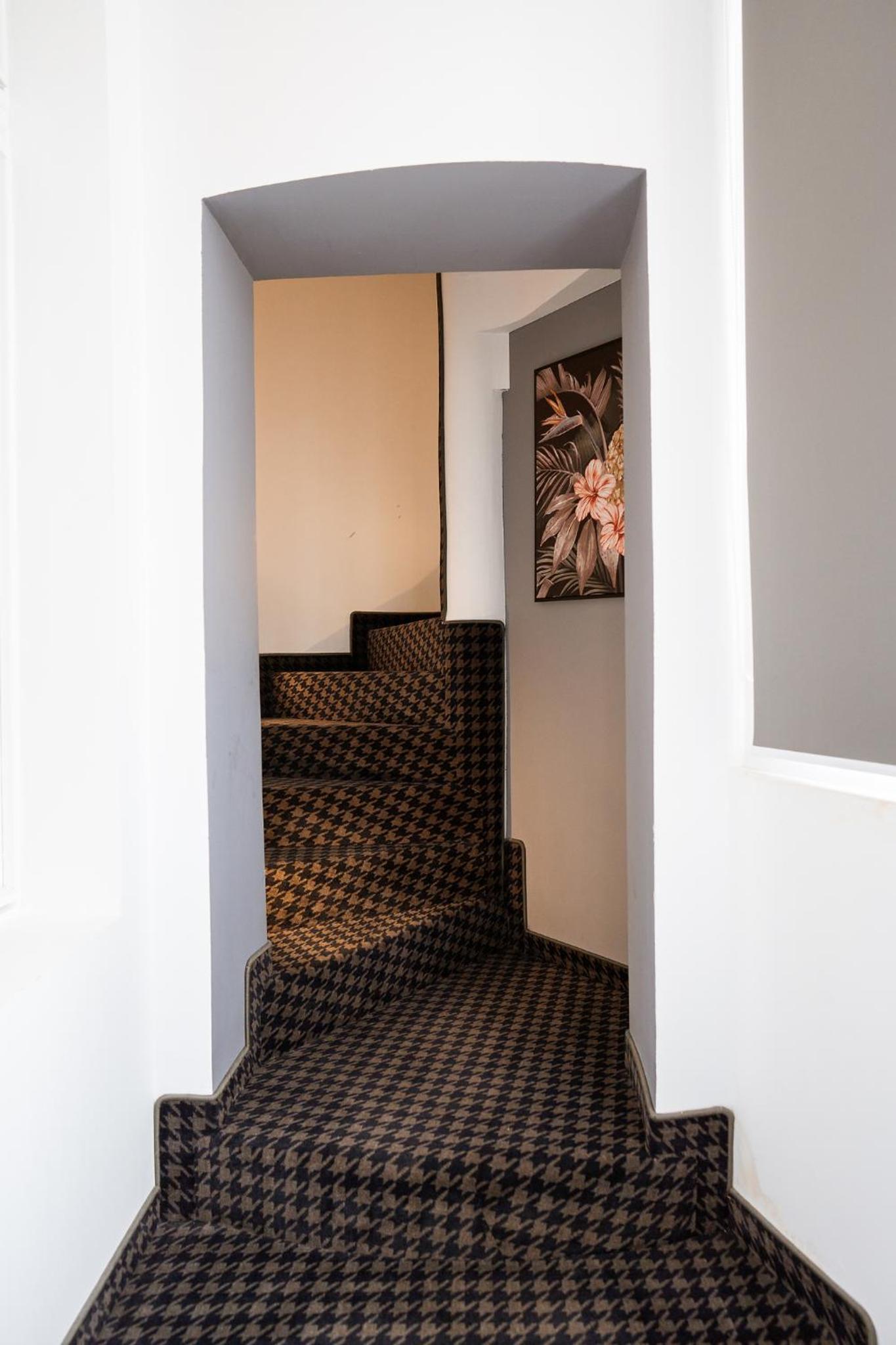 Apartment - Photo 2
