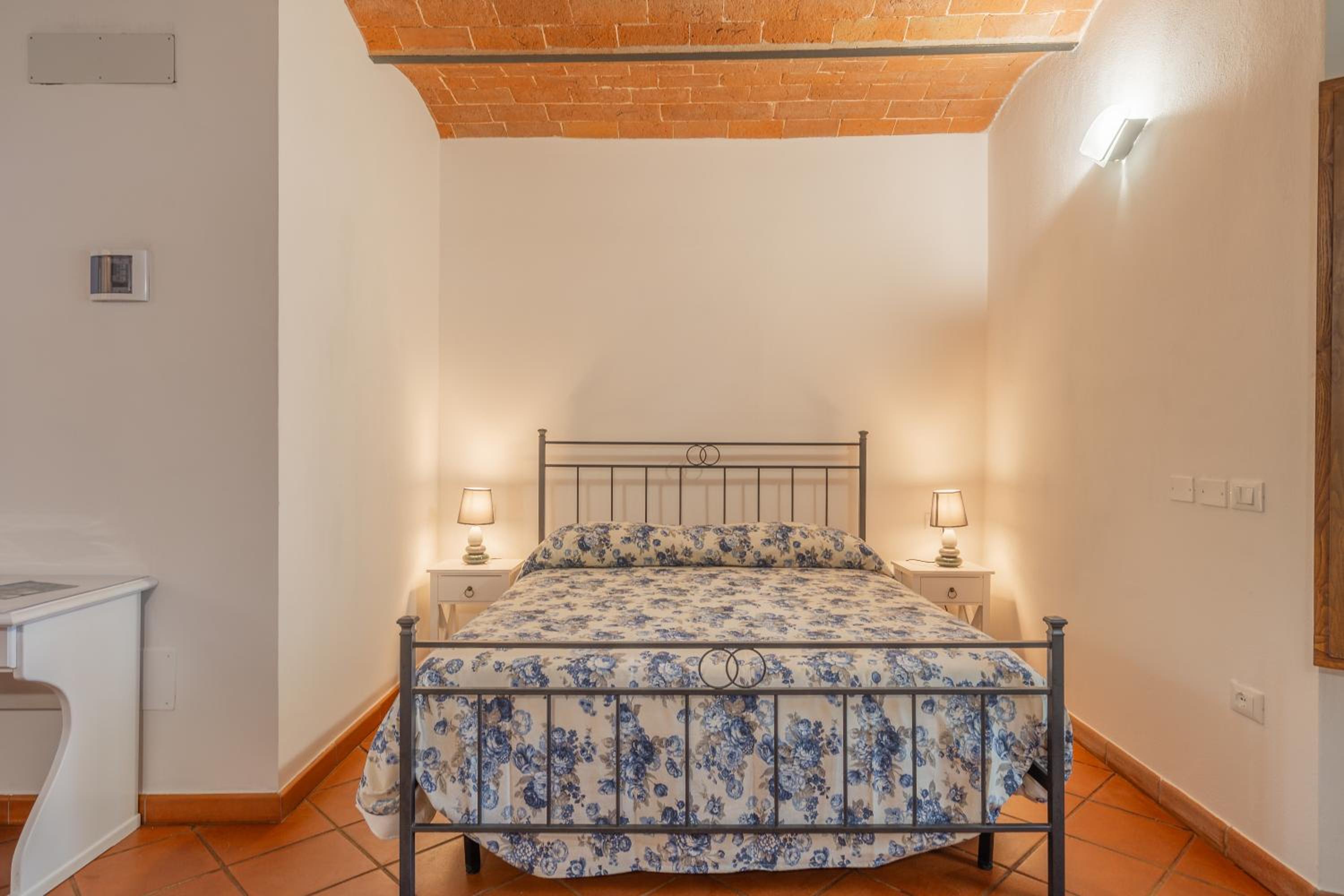 Large Double or Twin Room photo 1