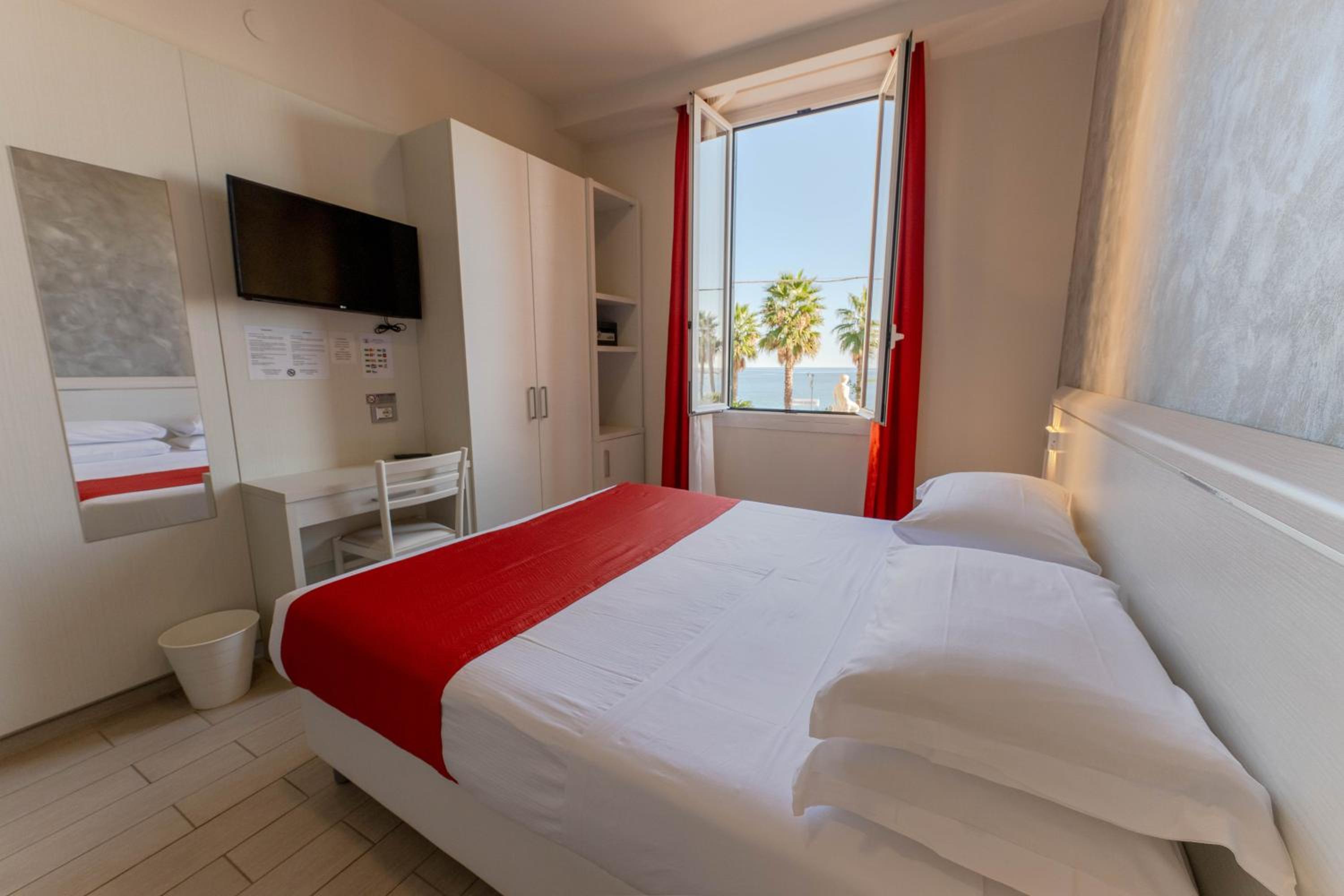 Double Room with Sea View - Photo 14