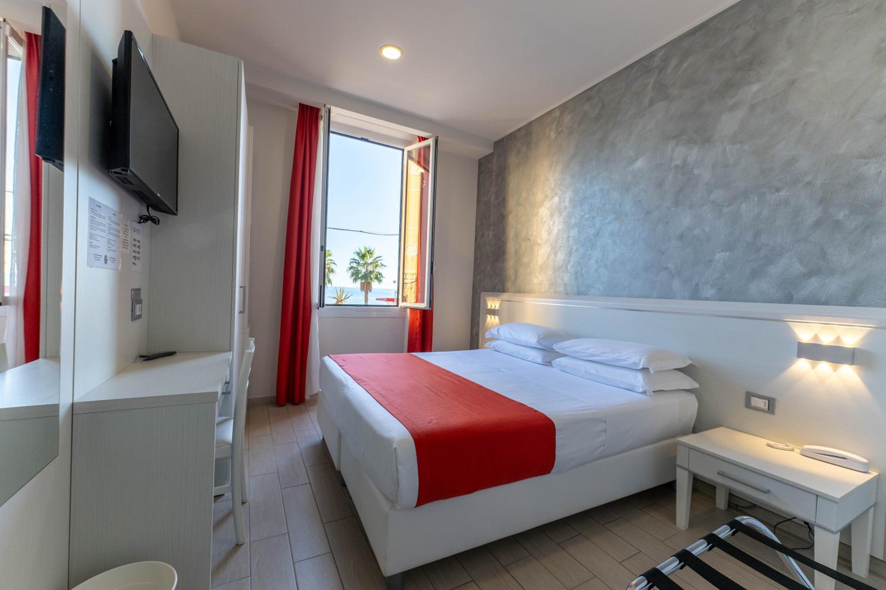 Double Room with Sea View - Photo 13