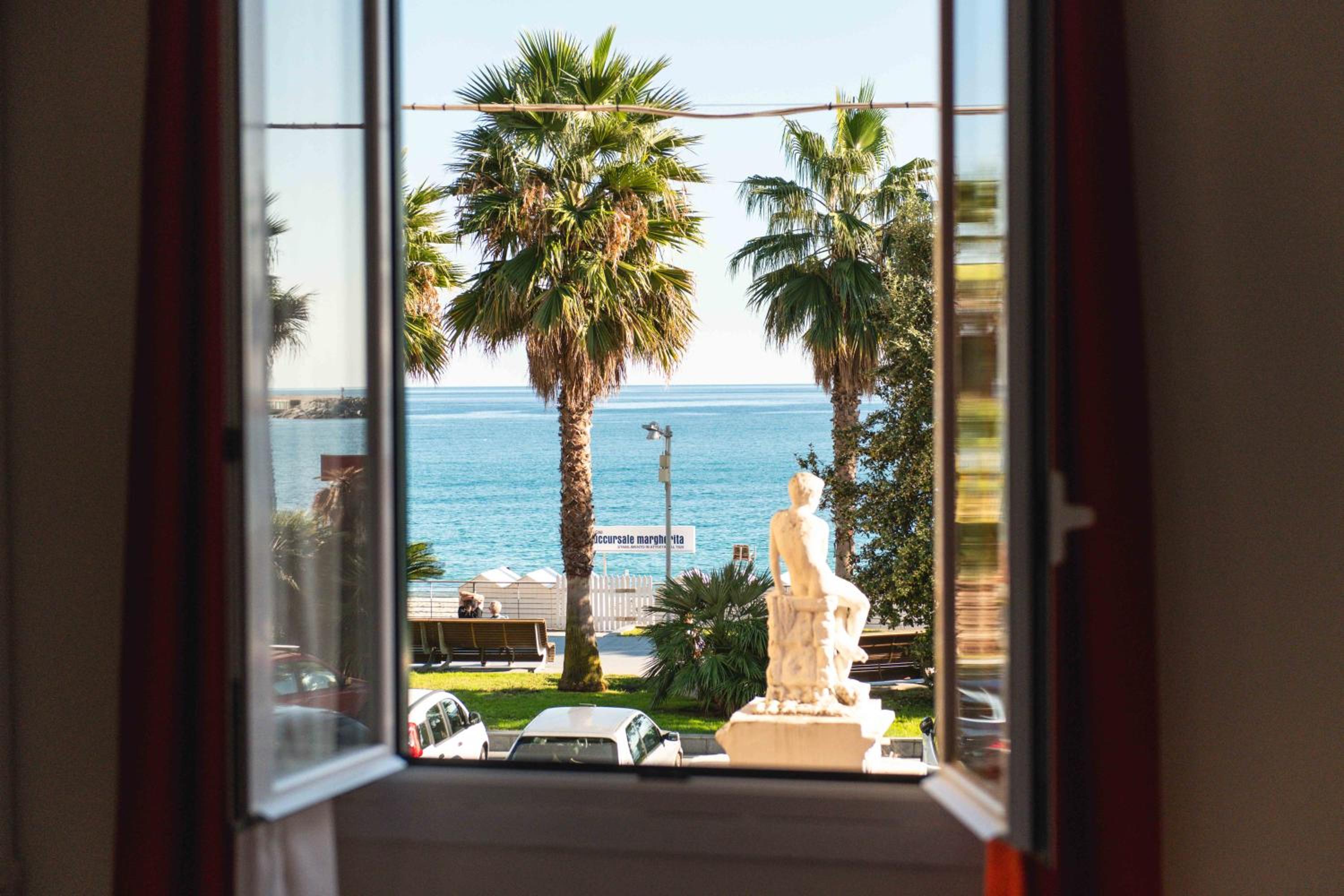 Double Room with Sea View - Photo 12