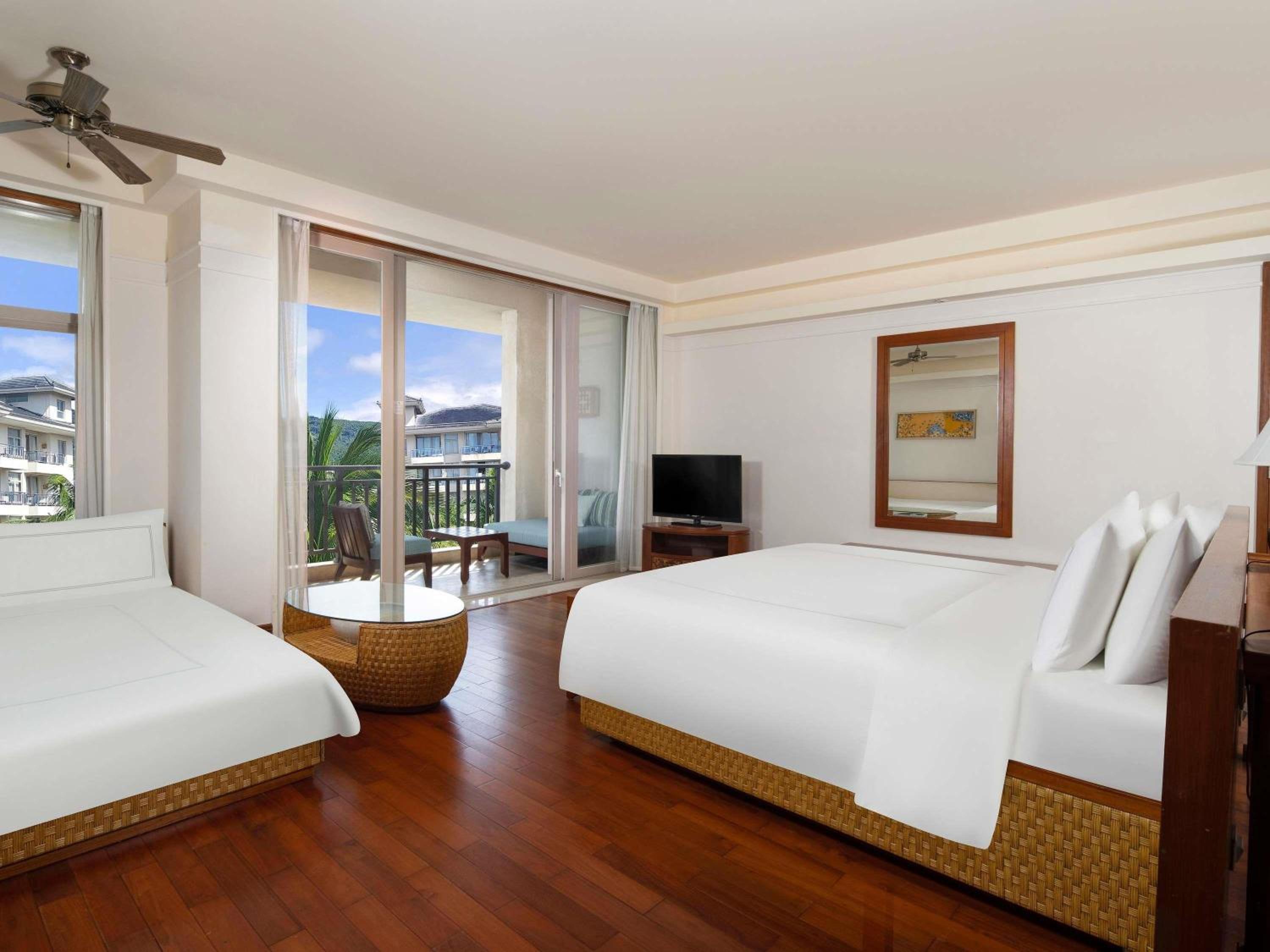 Swiss Signature Room, 1 King Size Bed and 1 Sofa Bed