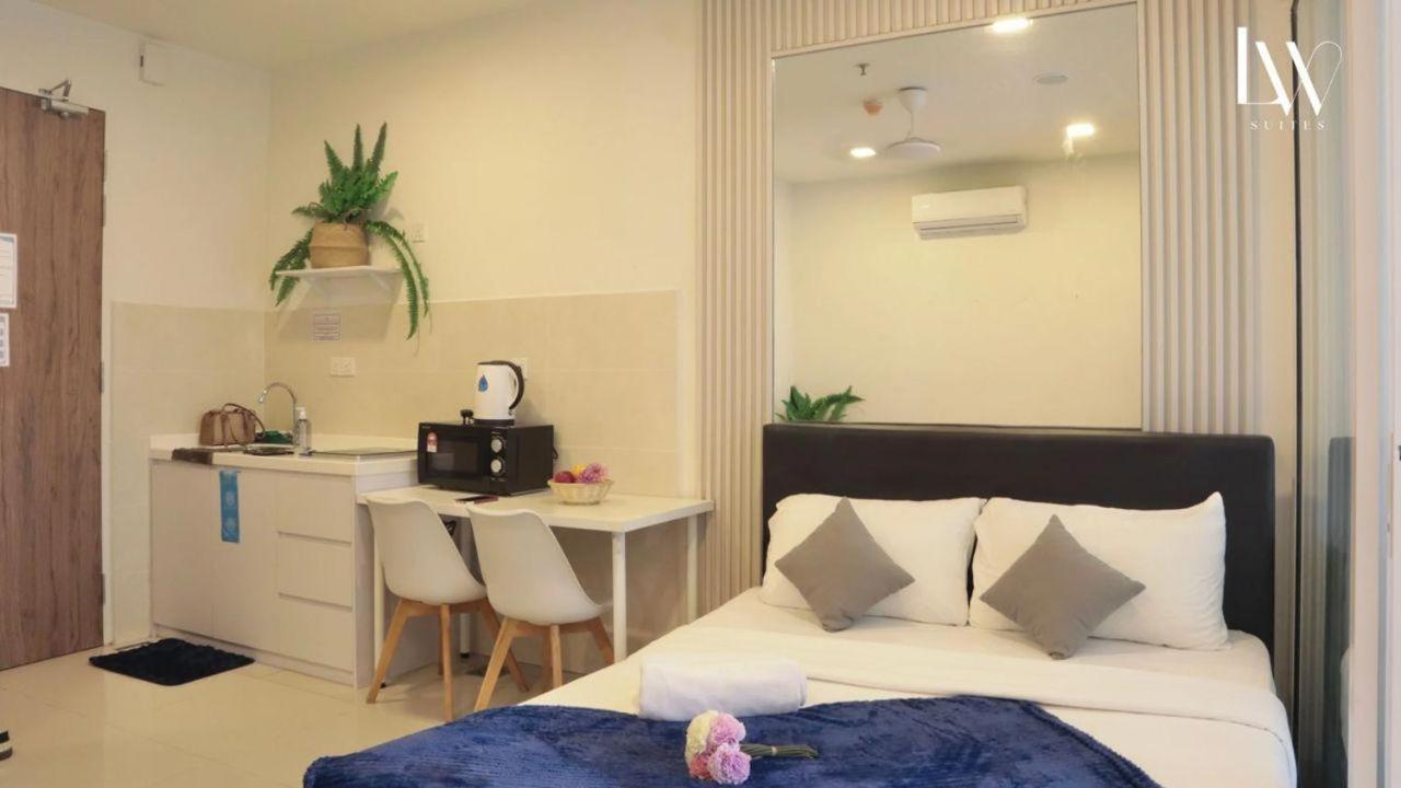 Deluxe One-Bedroom Apartment with City View