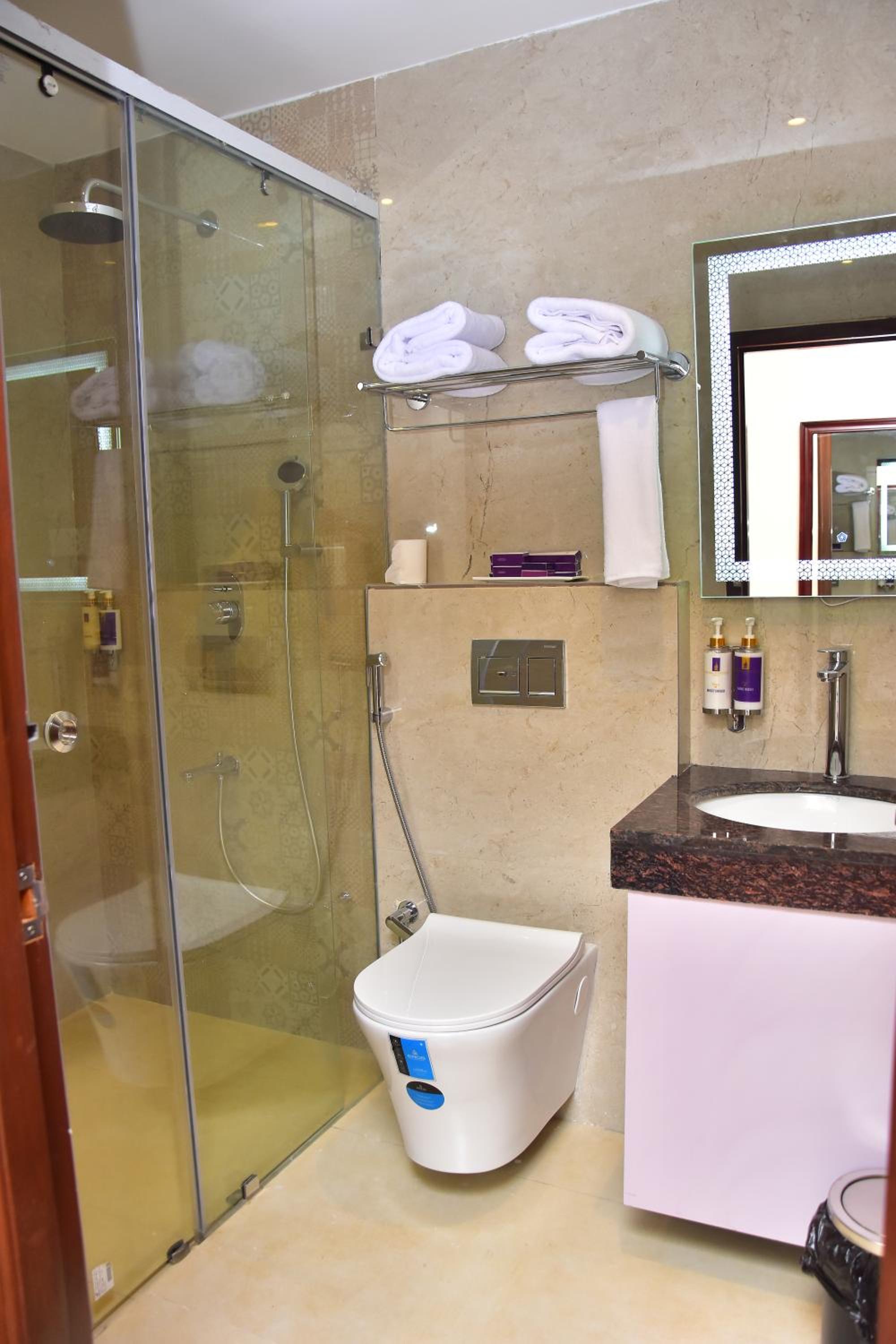 Deluxe Suite photo 3