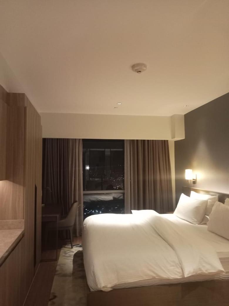 Deluxe King Suite